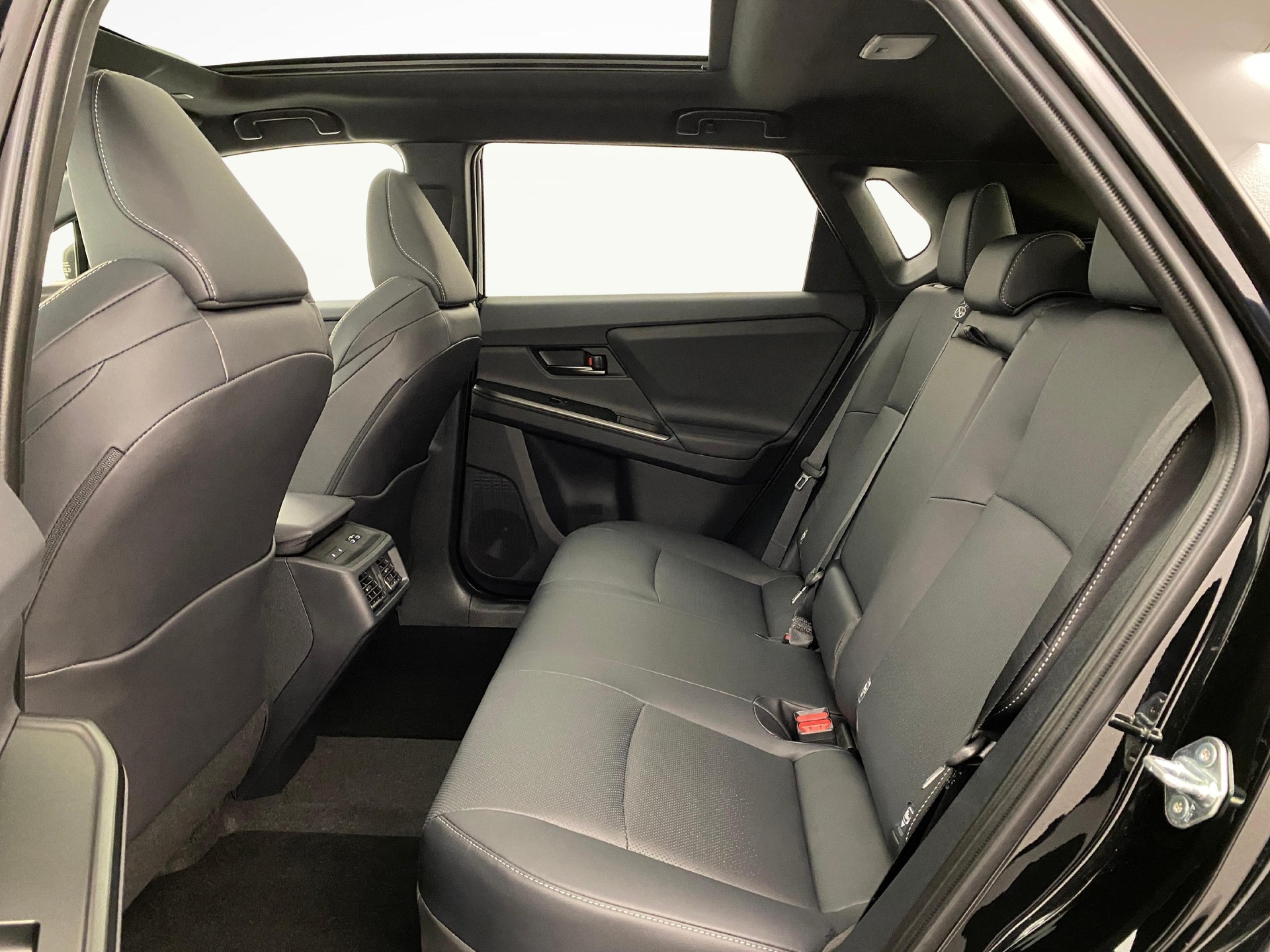 TOYOTA bZ4X Premium AWD-image-6