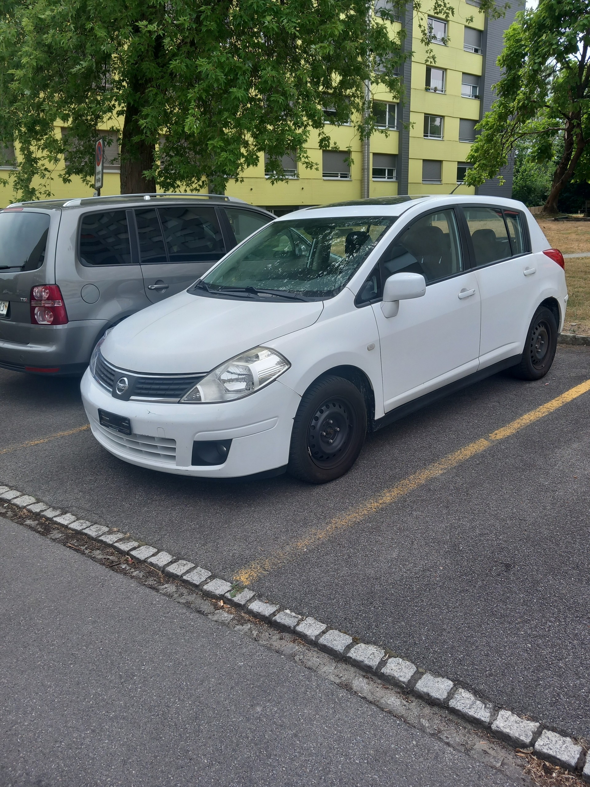 NISSAN Tiida 1.6 tekna Automatic-image-0