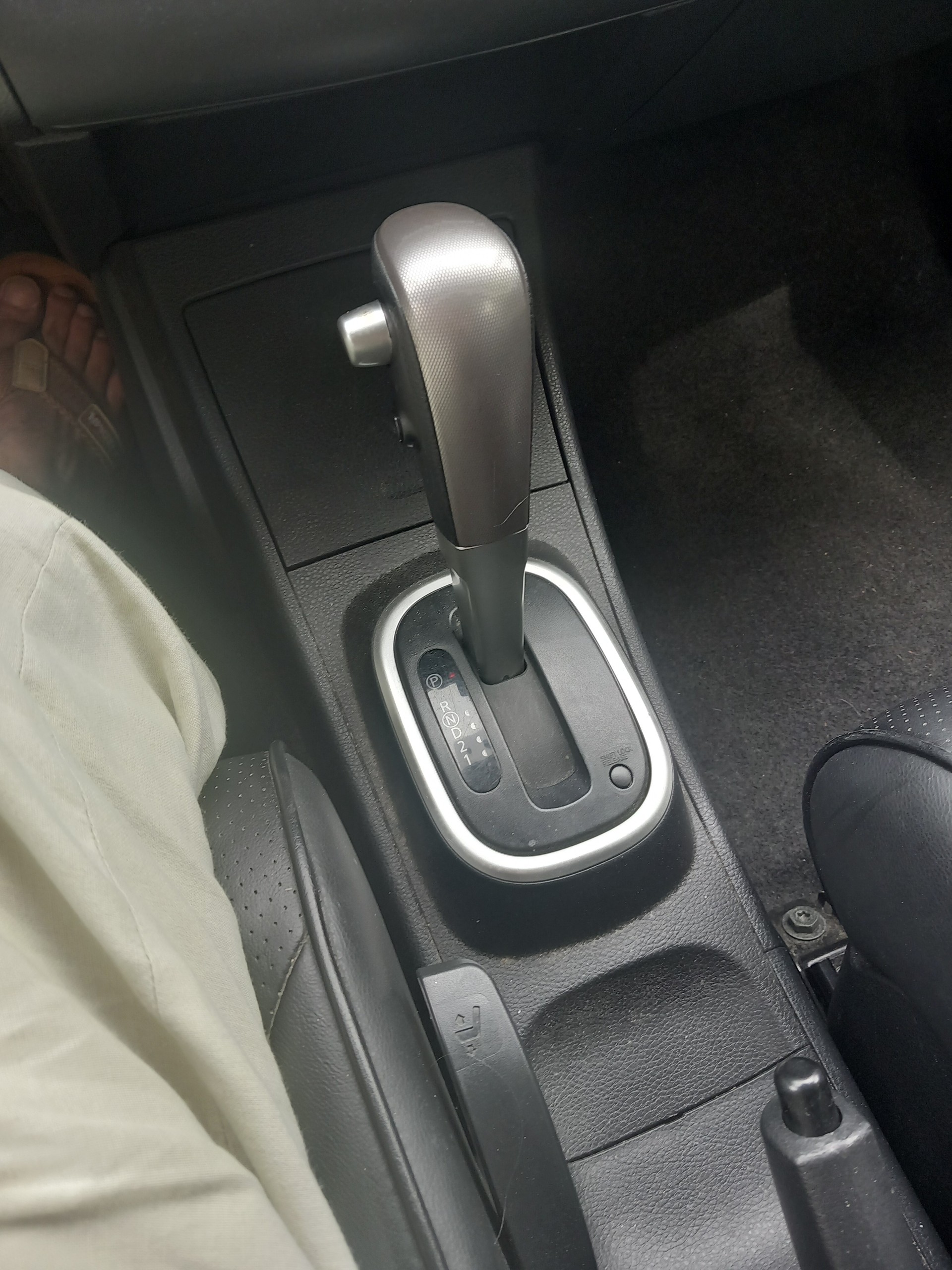 NISSAN Tiida 1.6 tekna Automatic-image-7