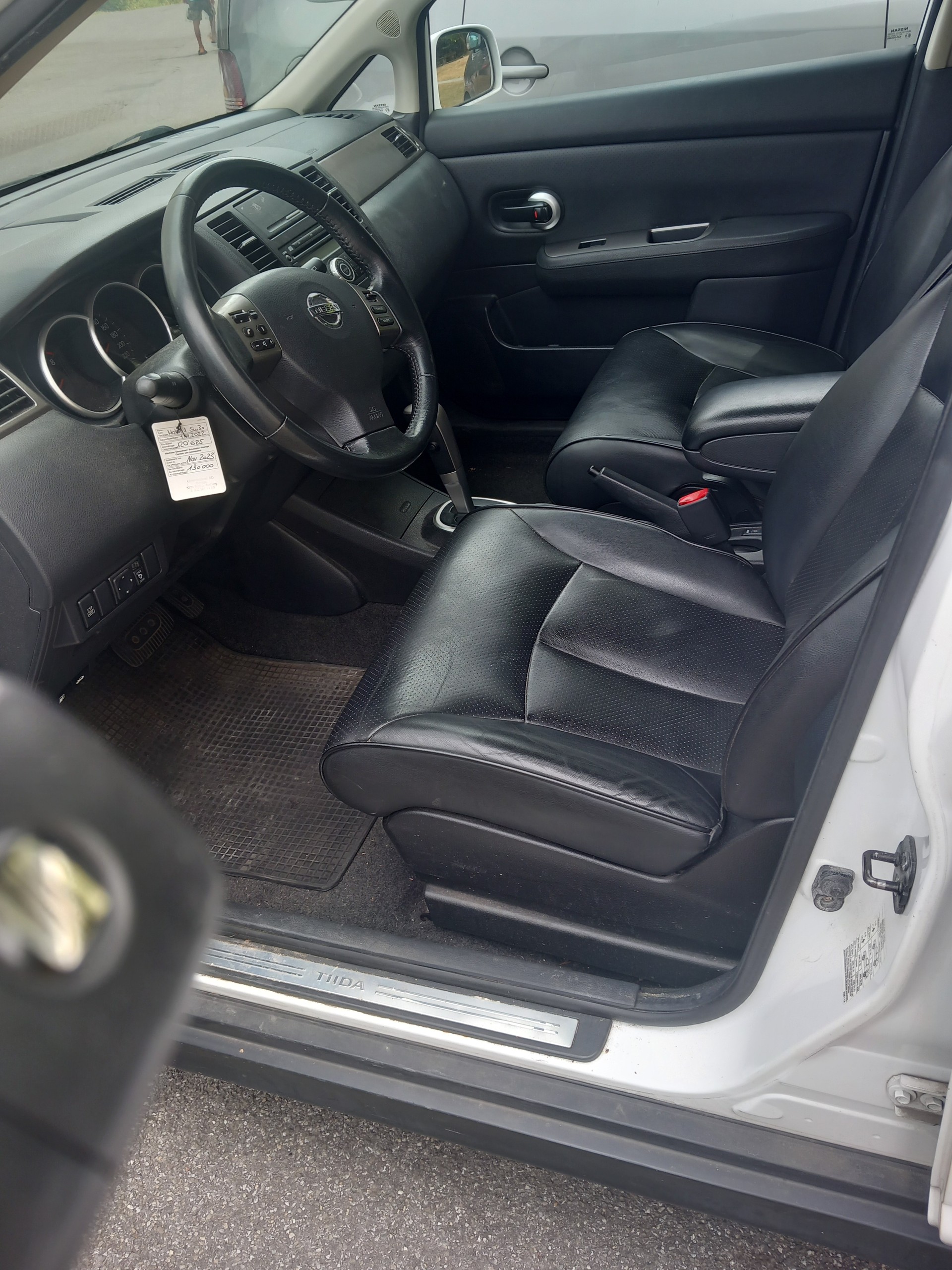 NISSAN Tiida 1.6 tekna Automatic-image-5