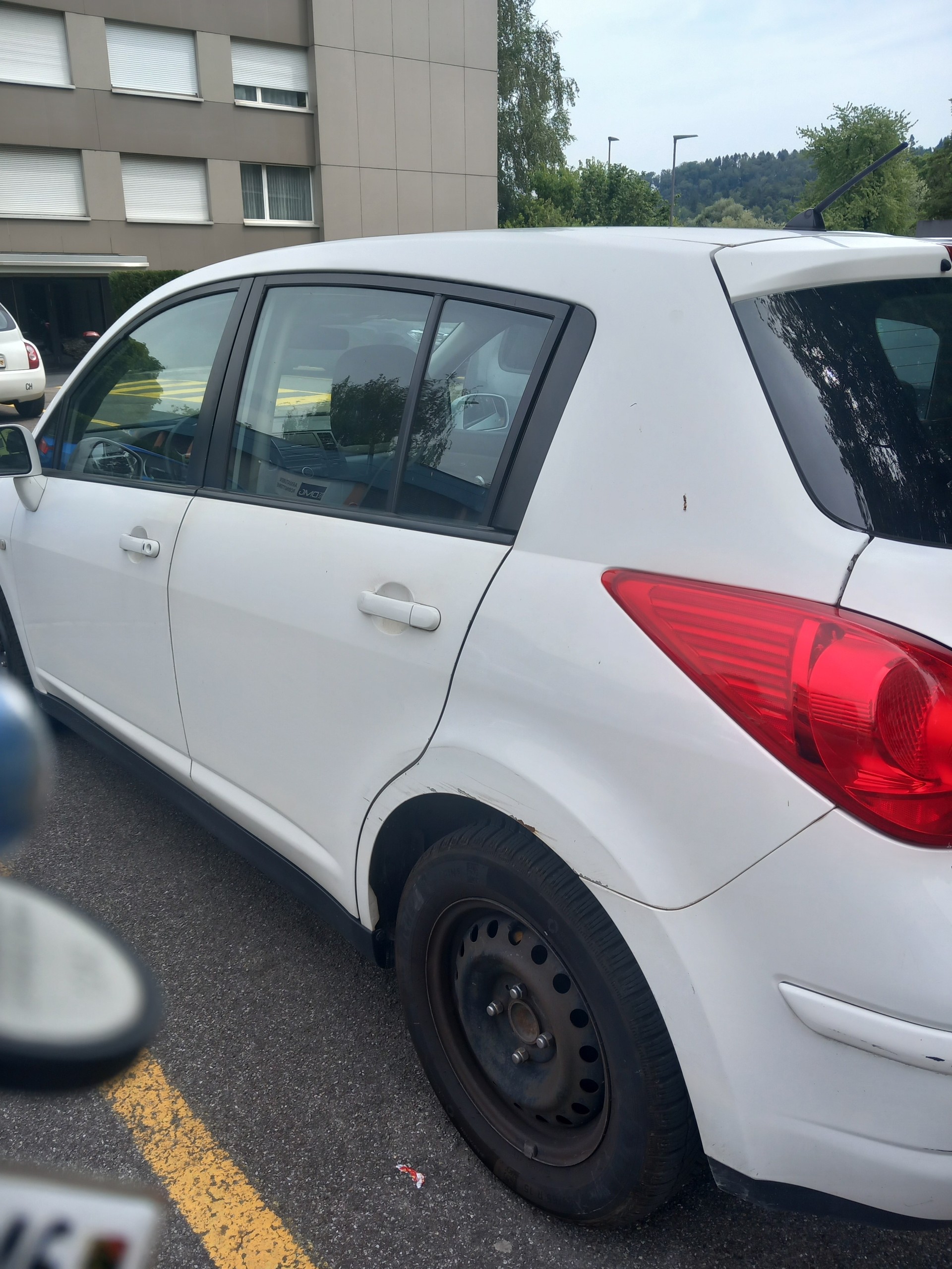 NISSAN Tiida 1.6 tekna Automatic-image-8