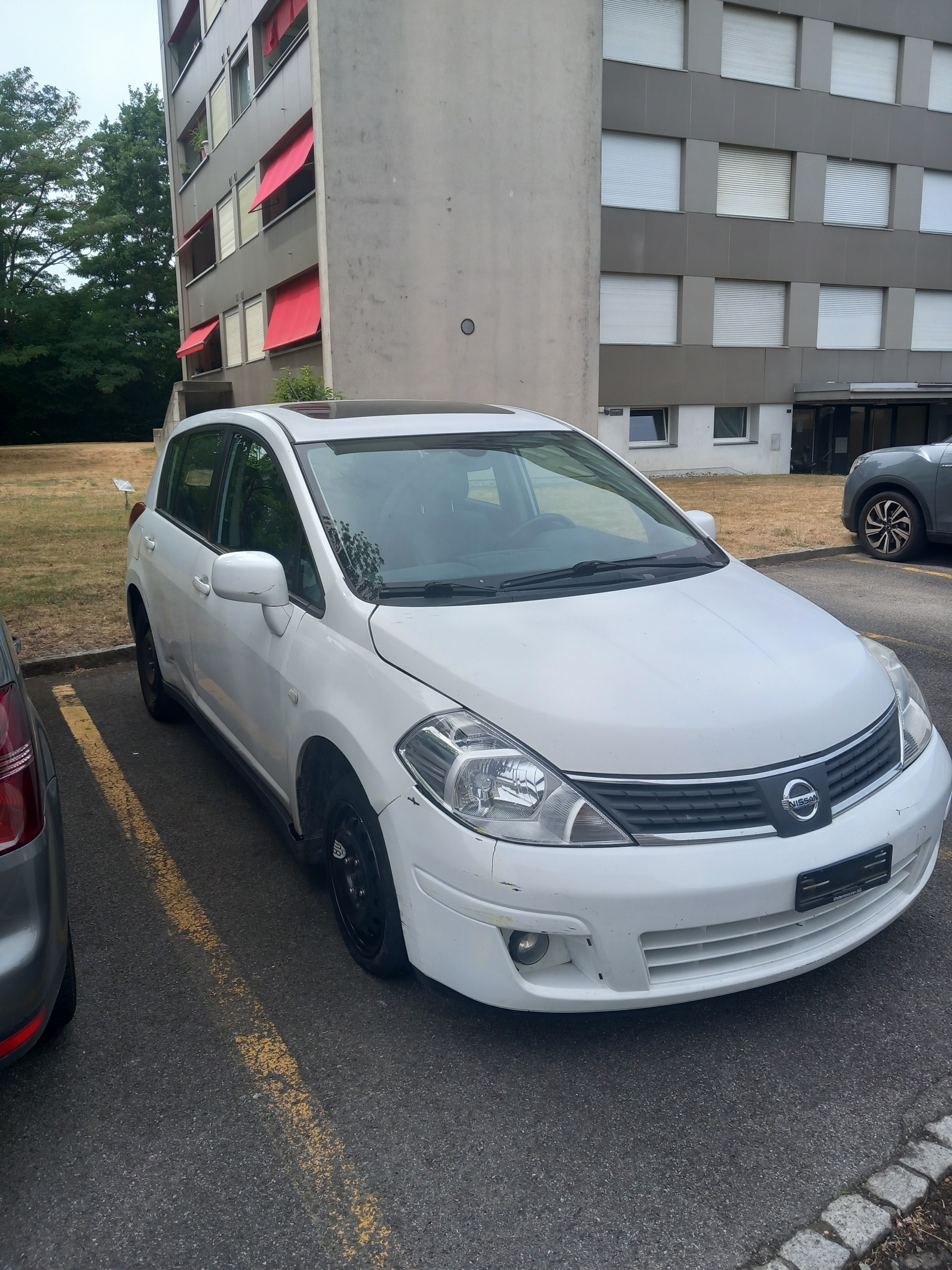 NISSAN Tiida 1.6 tekna Automatic-image-1
