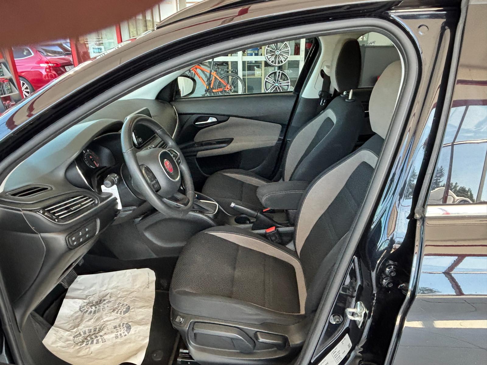 FIAT Tipo 1.6MJ Station Wagon Lounge DCT-image-6