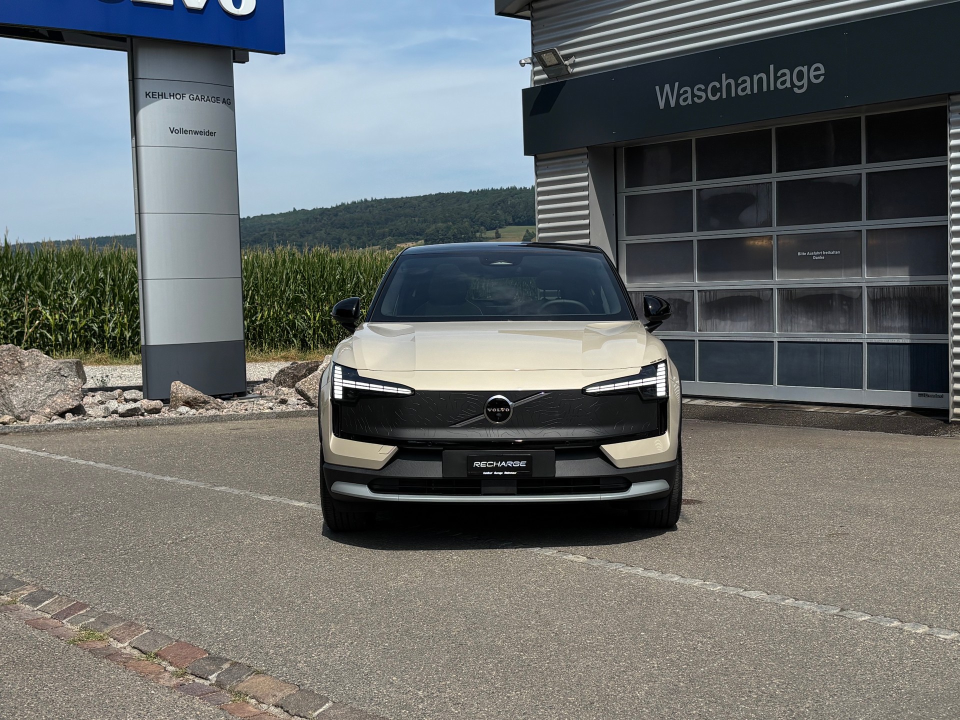 VOLVO EX30 CC E60 Twin Performance AWD-image-7