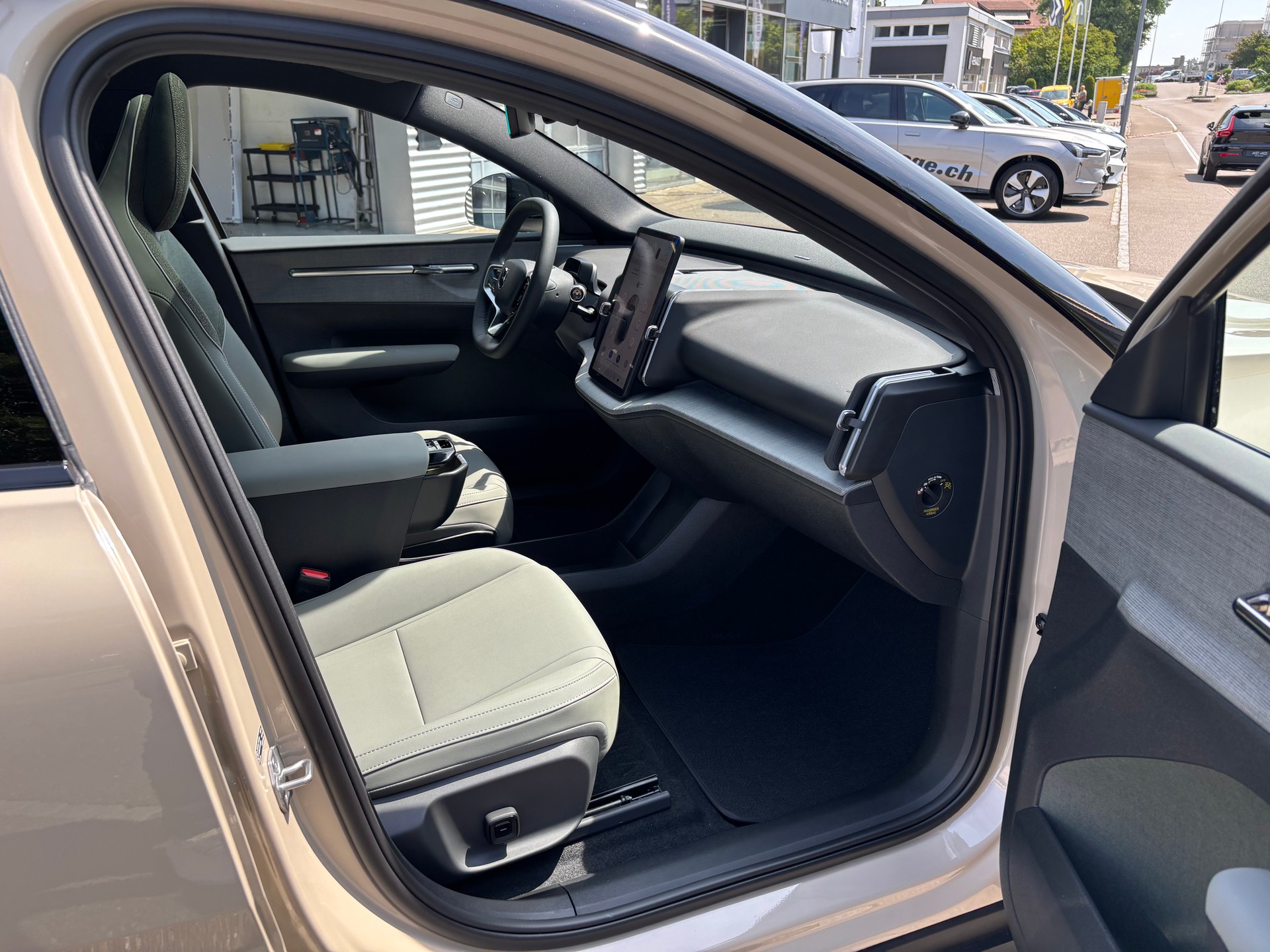 VOLVO EX30 CC E60 Twin Performance AWD-image-6