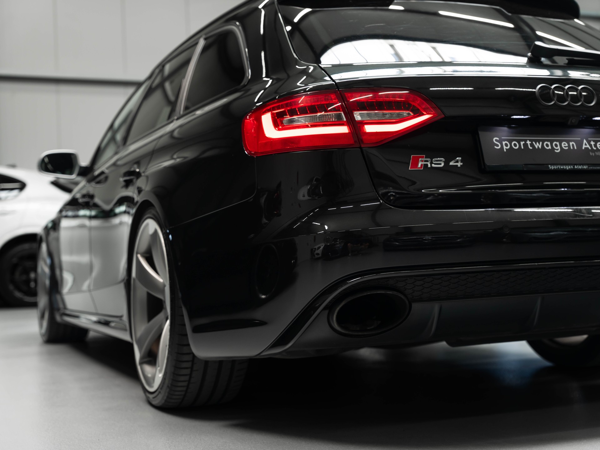 AUDI RS4 Avant 4.2 FSI V8 quattro S-tronic-image-15