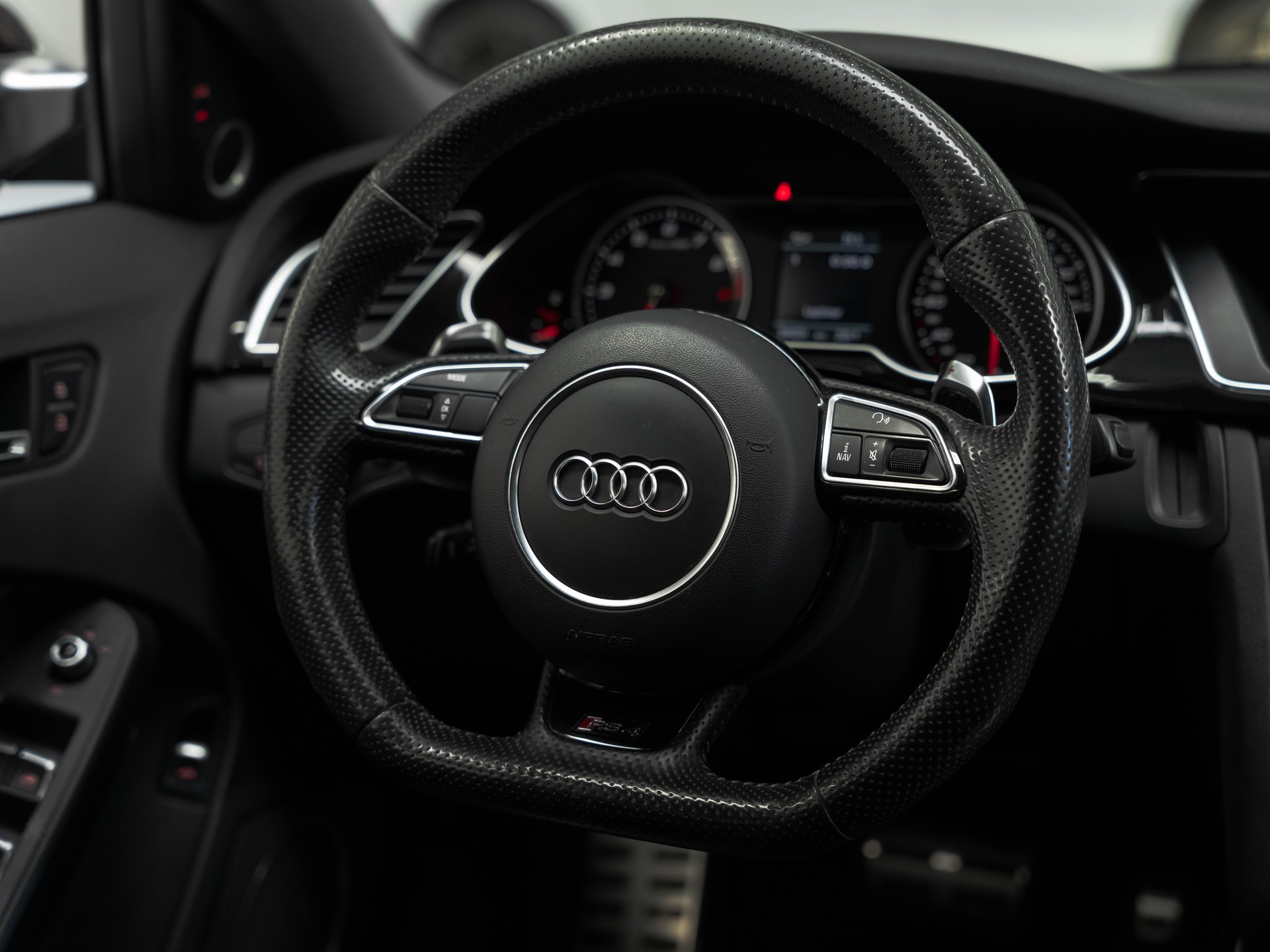 AUDI RS4 Avant 4.2 FSI V8 quattro S-tronic-image-21