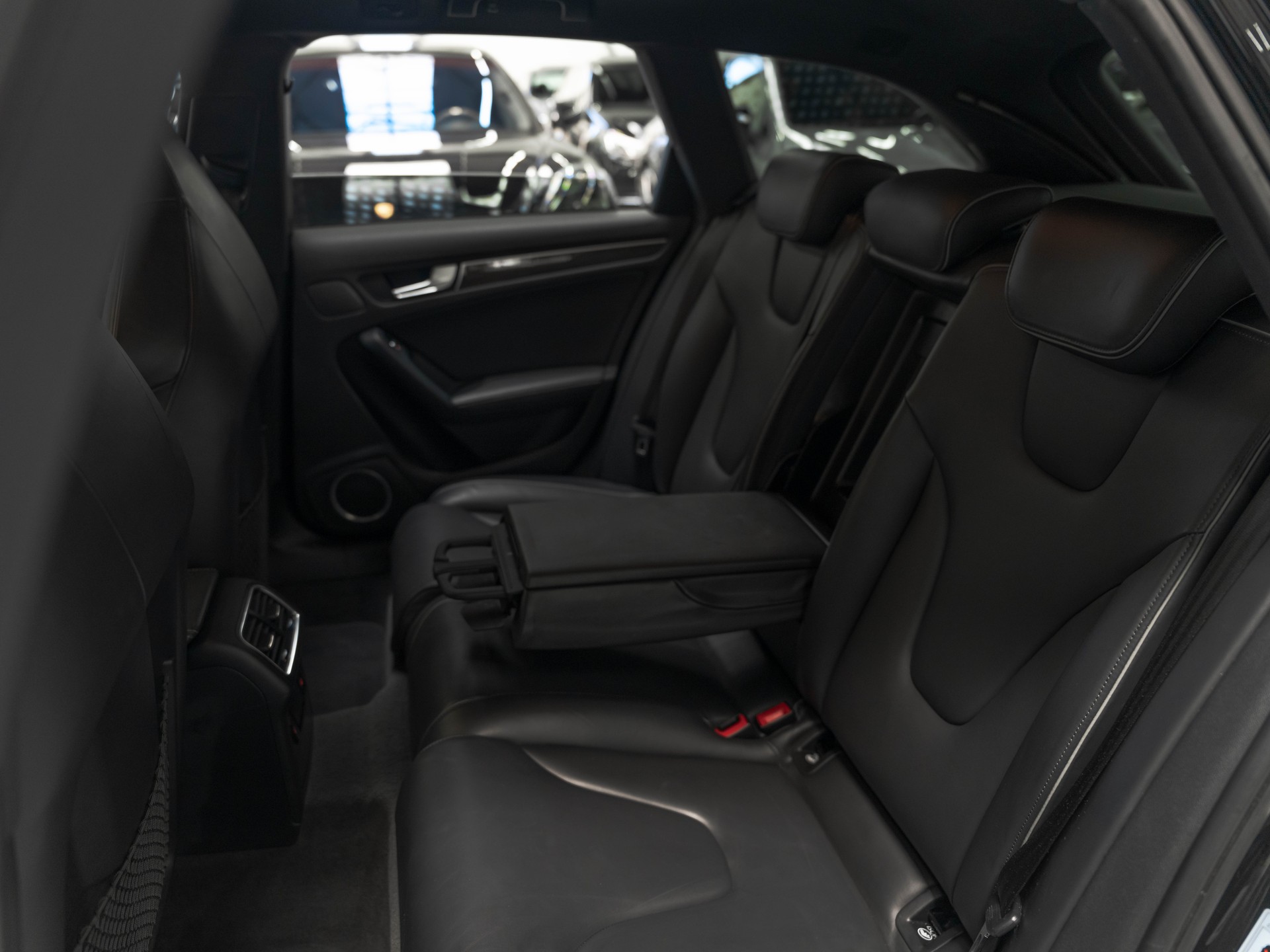AUDI RS4 Avant 4.2 FSI V8 quattro S-tronic-image-10