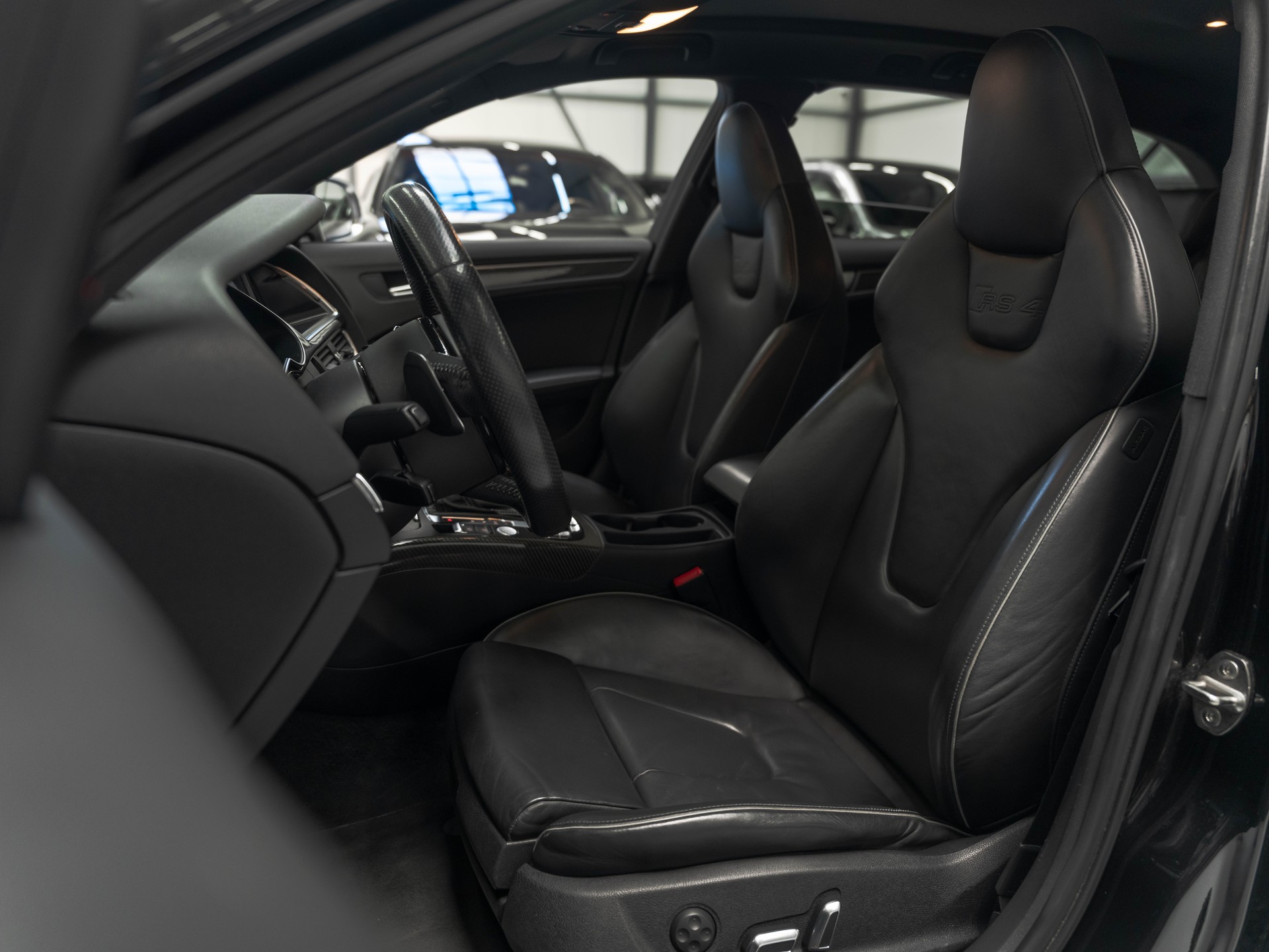 AUDI RS4 Avant 4.2 FSI V8 quattro S-tronic-image-8
