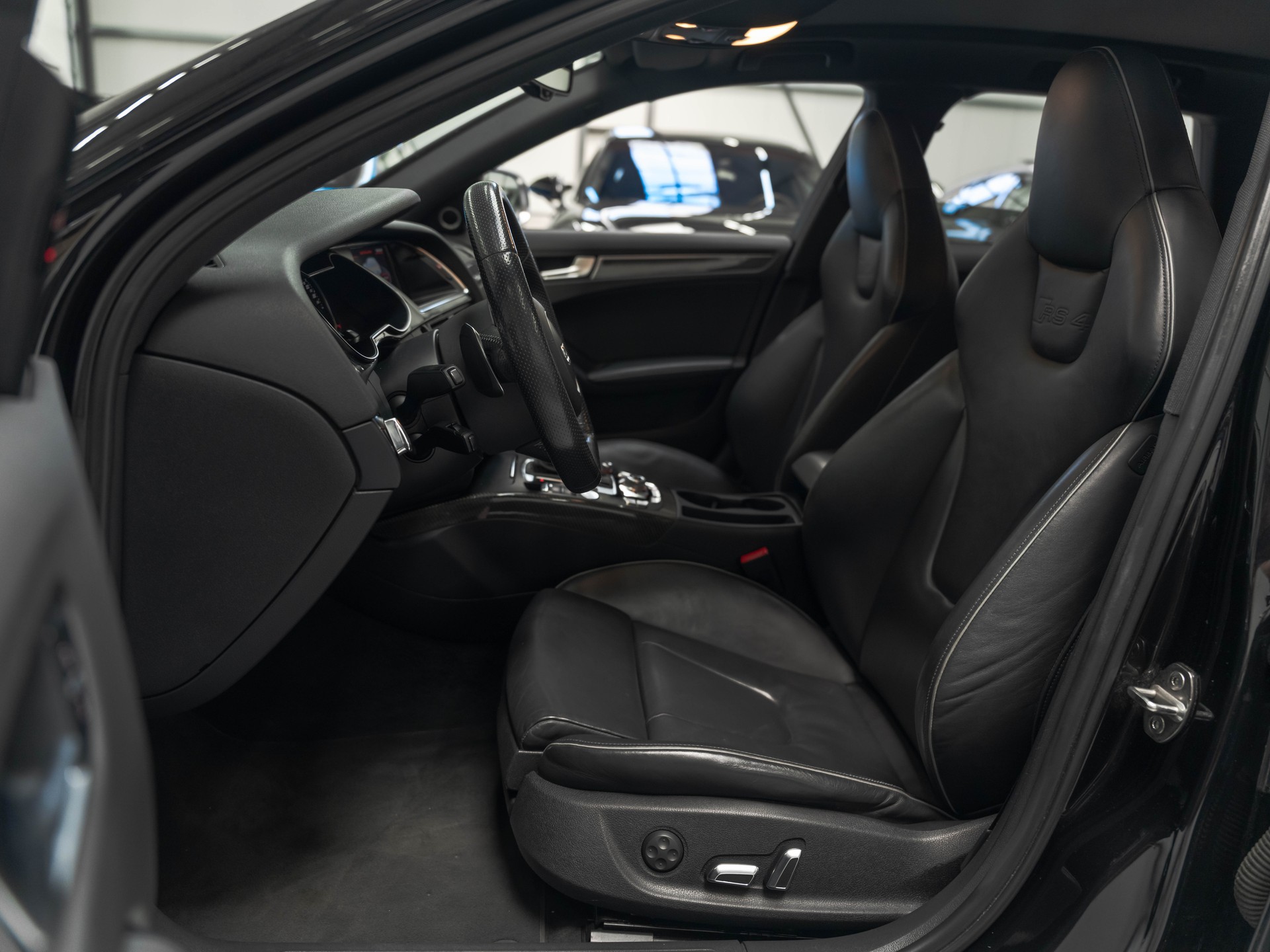 AUDI RS4 Avant 4.2 FSI V8 quattro S-tronic-image-7