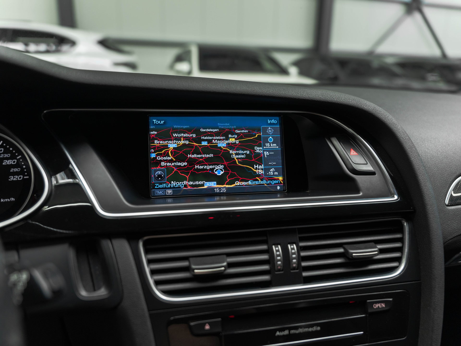 AUDI RS4 Avant 4.2 FSI V8 quattro S-tronic-image-25