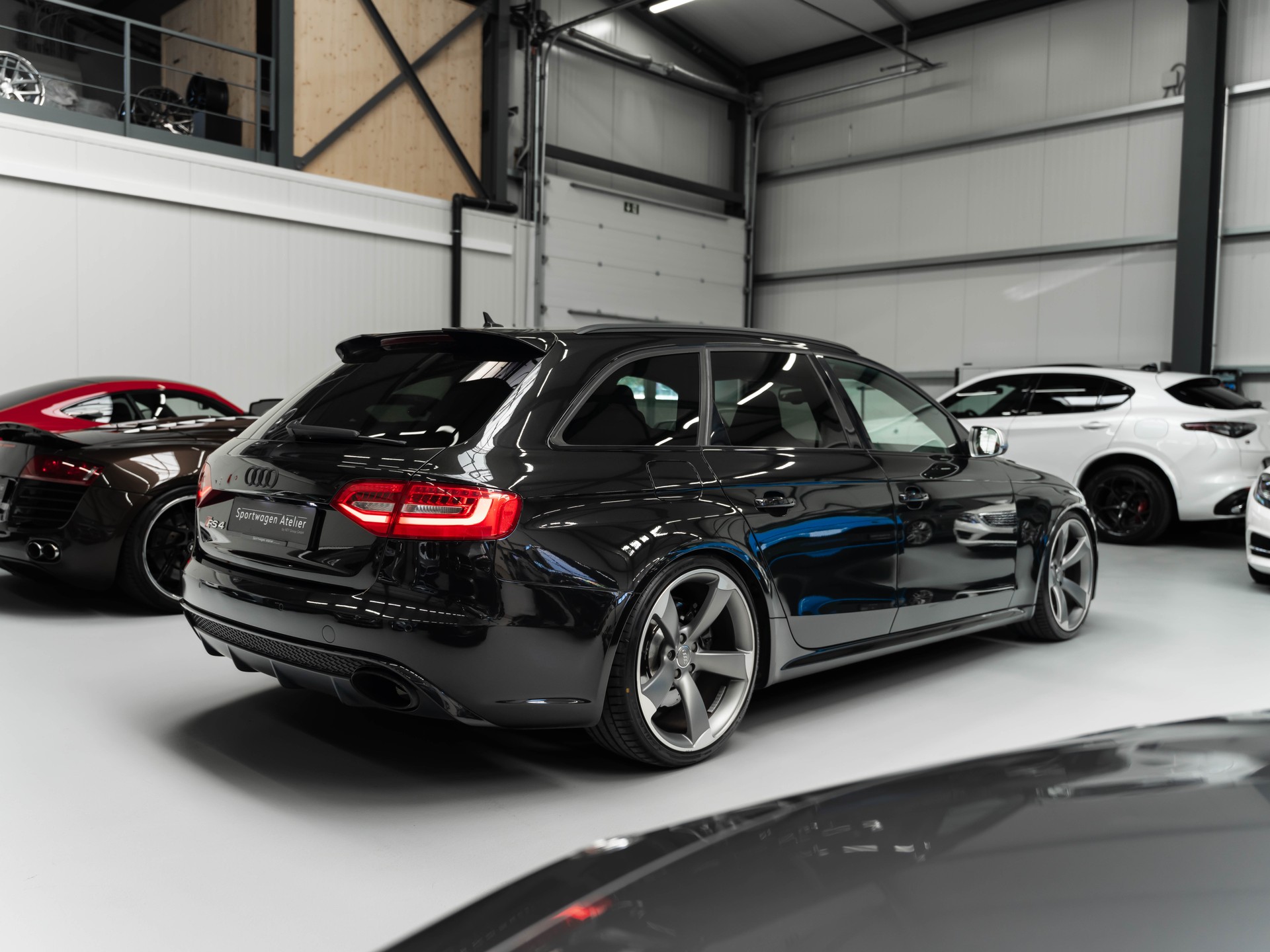 AUDI RS4 Avant 4.2 FSI V8 quattro S-tronic-image-3