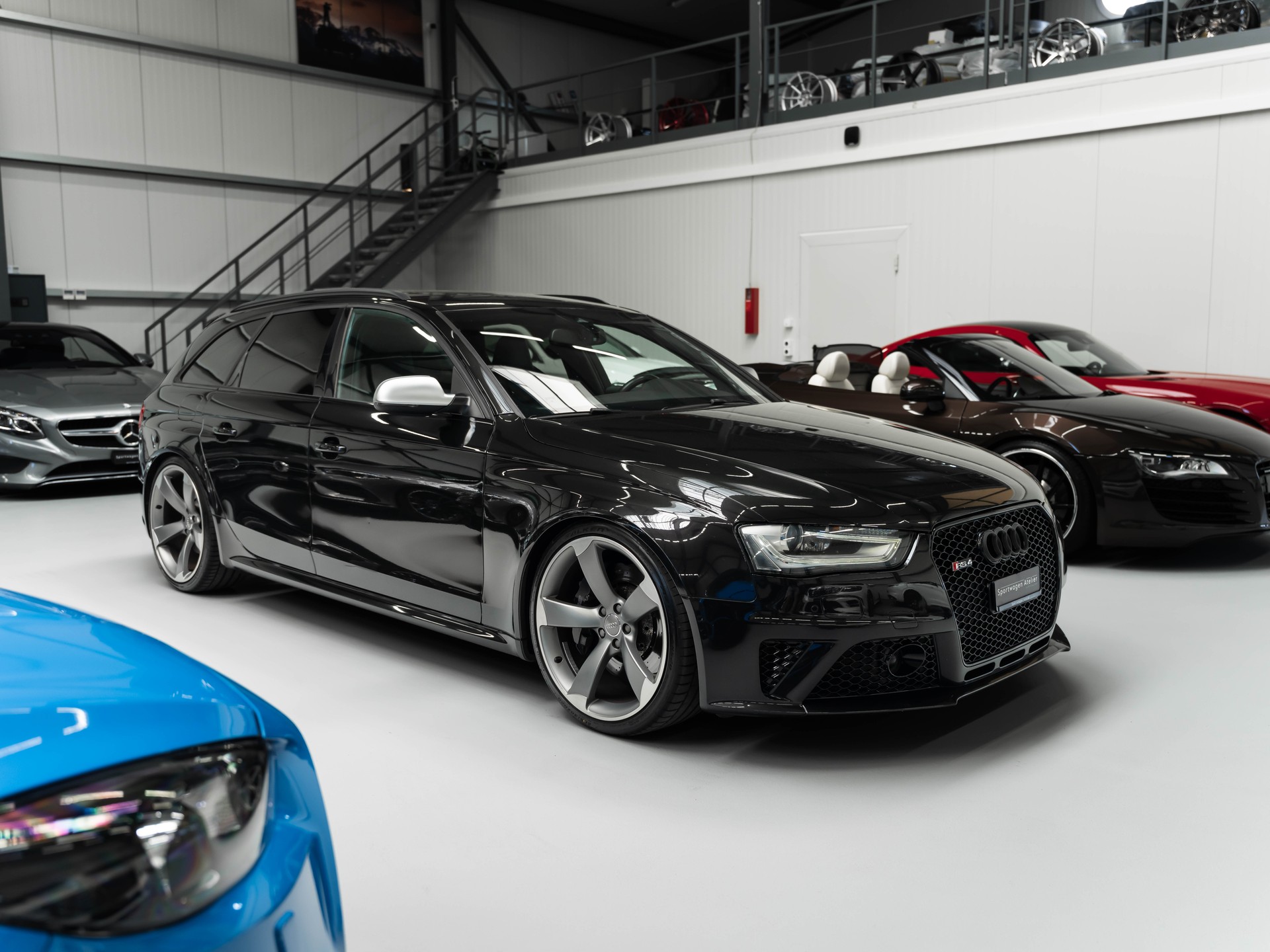 AUDI RS4 Avant 4.2 FSI V8 quattro S-tronic-image-4