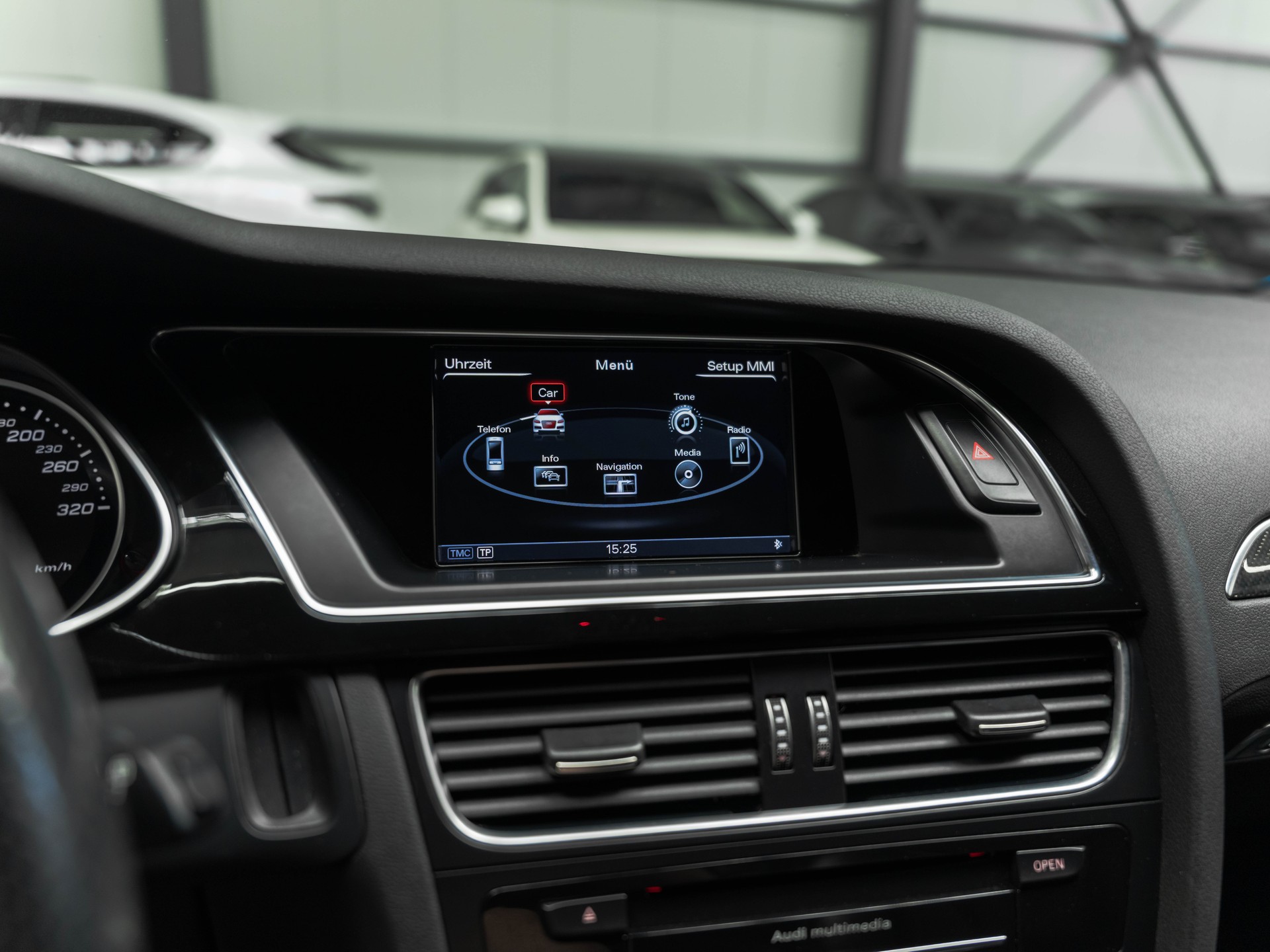 AUDI RS4 Avant 4.2 FSI V8 quattro S-tronic-image-26
