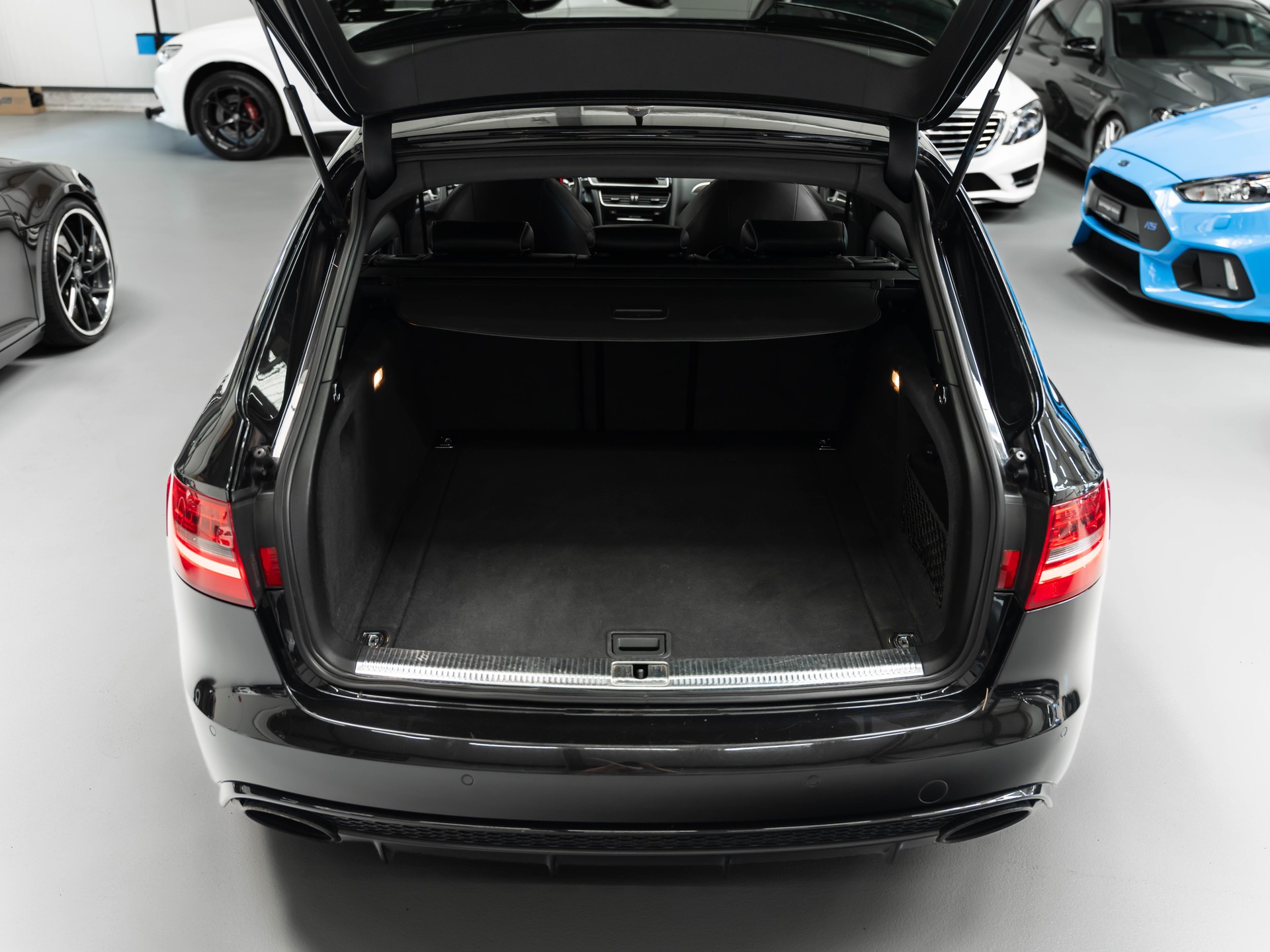 AUDI RS4 Avant 4.2 FSI V8 quattro S-tronic-image-30
