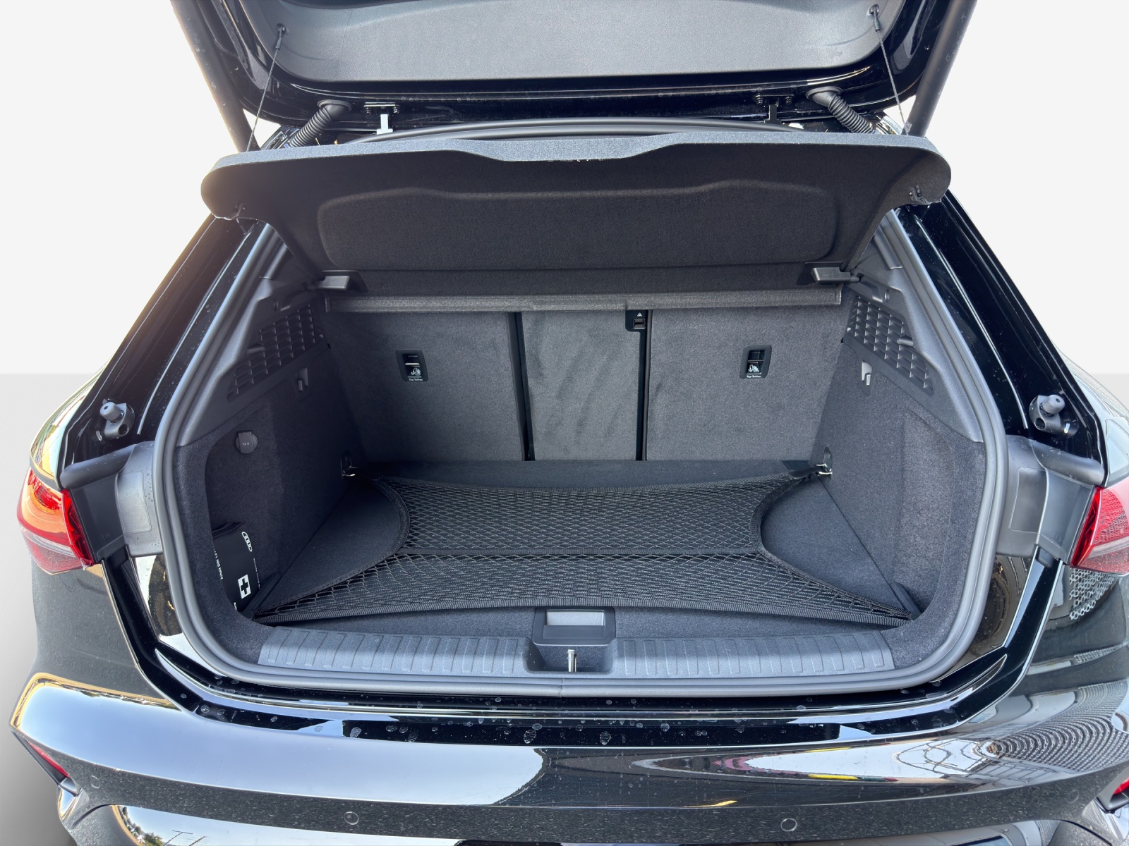 AUDI A3 Sportback TFSI 110 kW S line Attraction S tronic-image-12