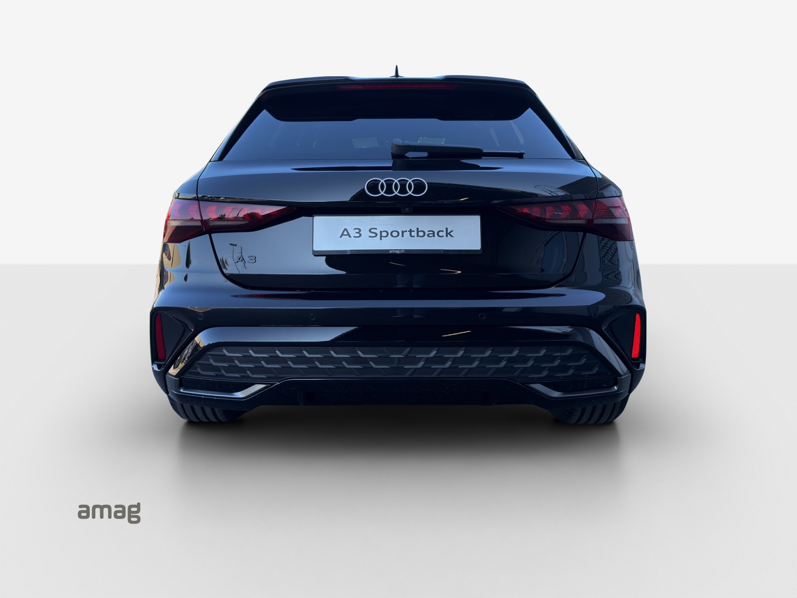 AUDI A3 Sportback TFSI 110 kW S line Attraction S tronic-image-3