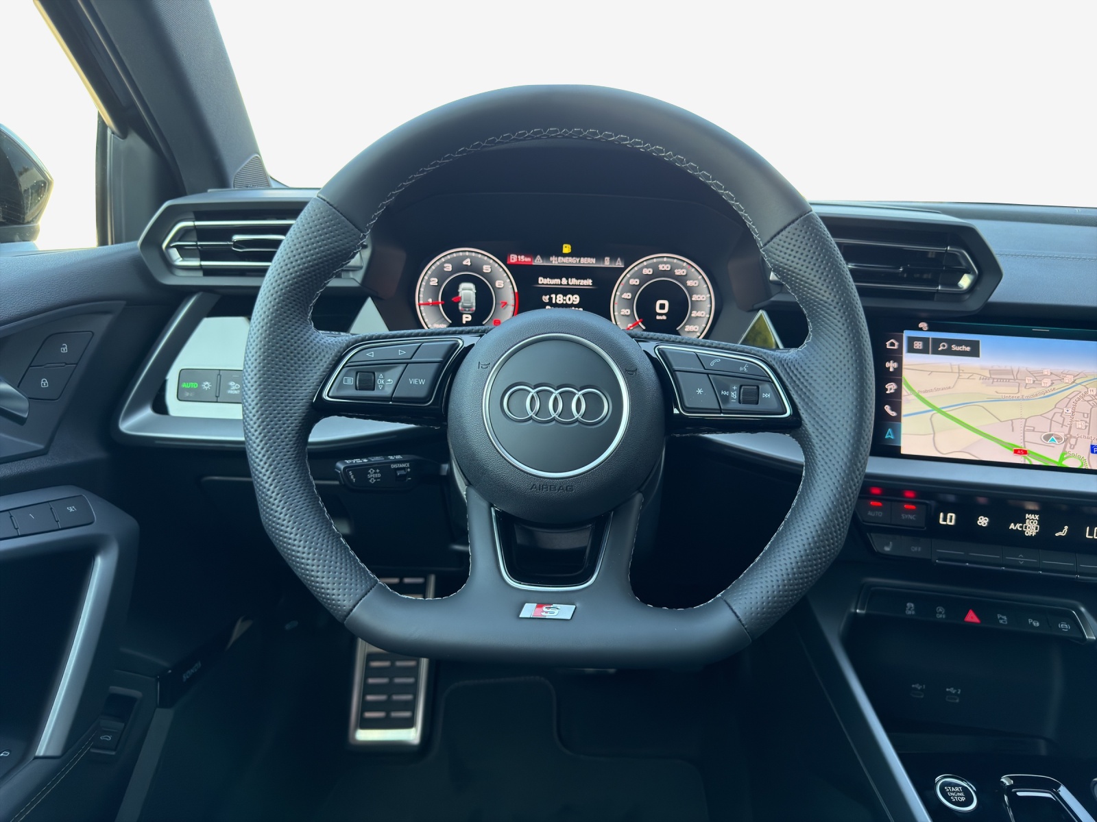 AUDI A3 Sportback TFSI 110 kW S line Attraction S tronic-image-9