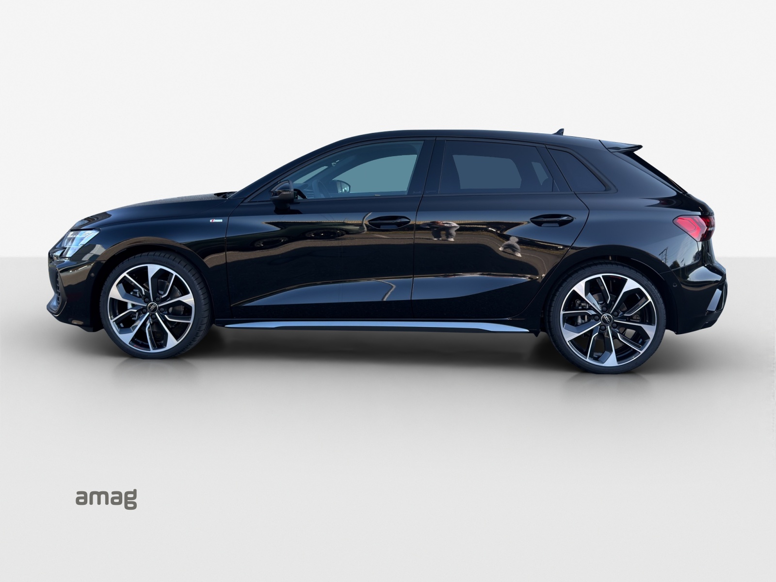 AUDI A3 Sportback TFSI 110 kW S line Attraction S tronic-image-1
