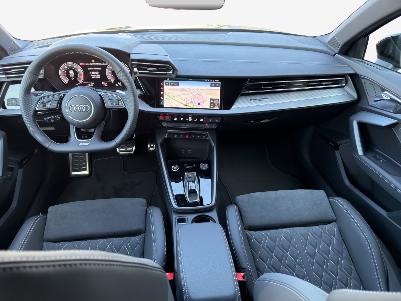 AUDI A3 Sportback TFSI 110 kW S line Attraction S tronic-image-8