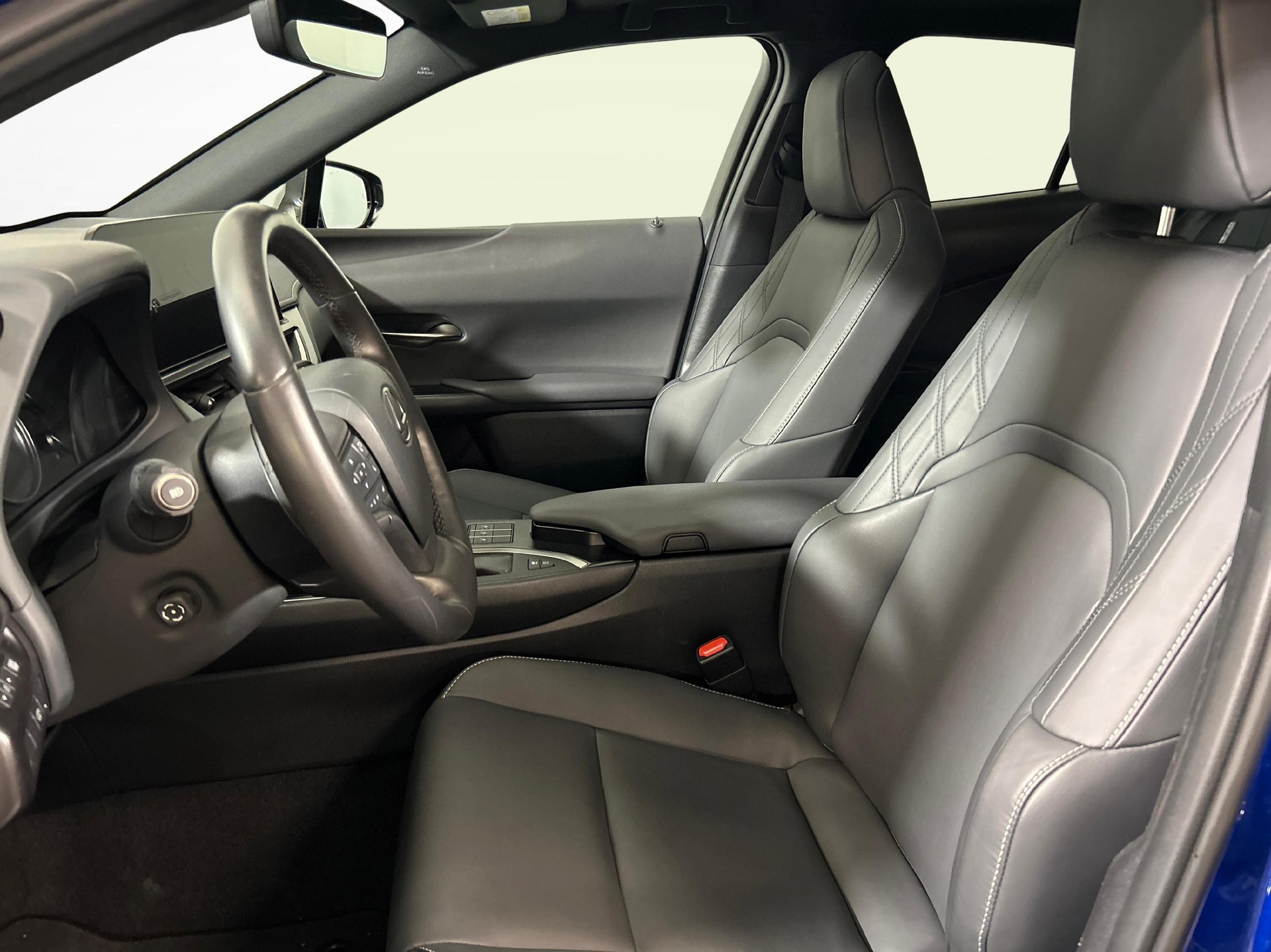 LEXUS UX 250h F-Line-image-2