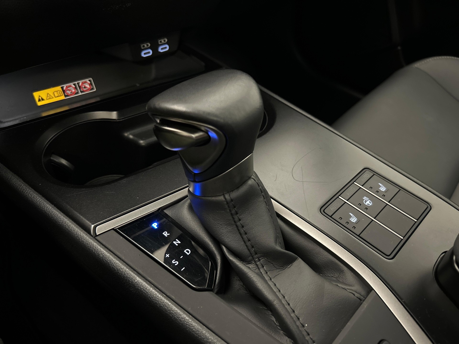 LEXUS UX 250h F-Line-image-14