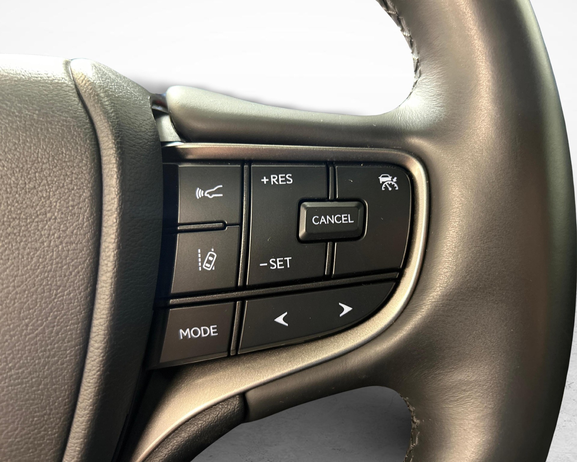LEXUS UX 250h F-Line-image-16
