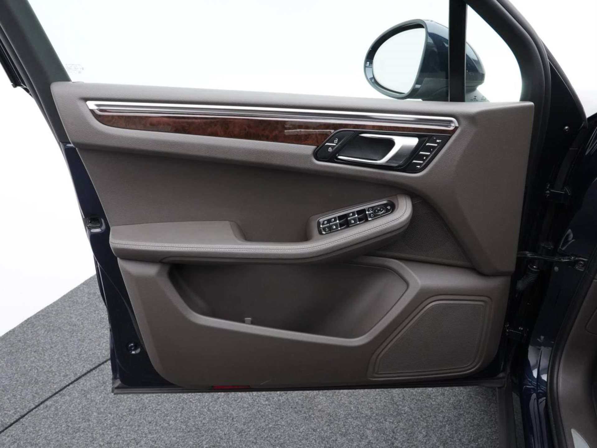 PORSCHE Macan S-image-18