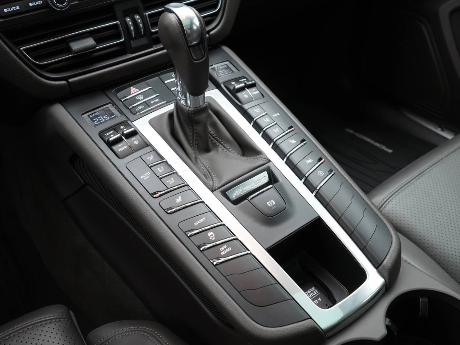 PORSCHE Macan S-image-17