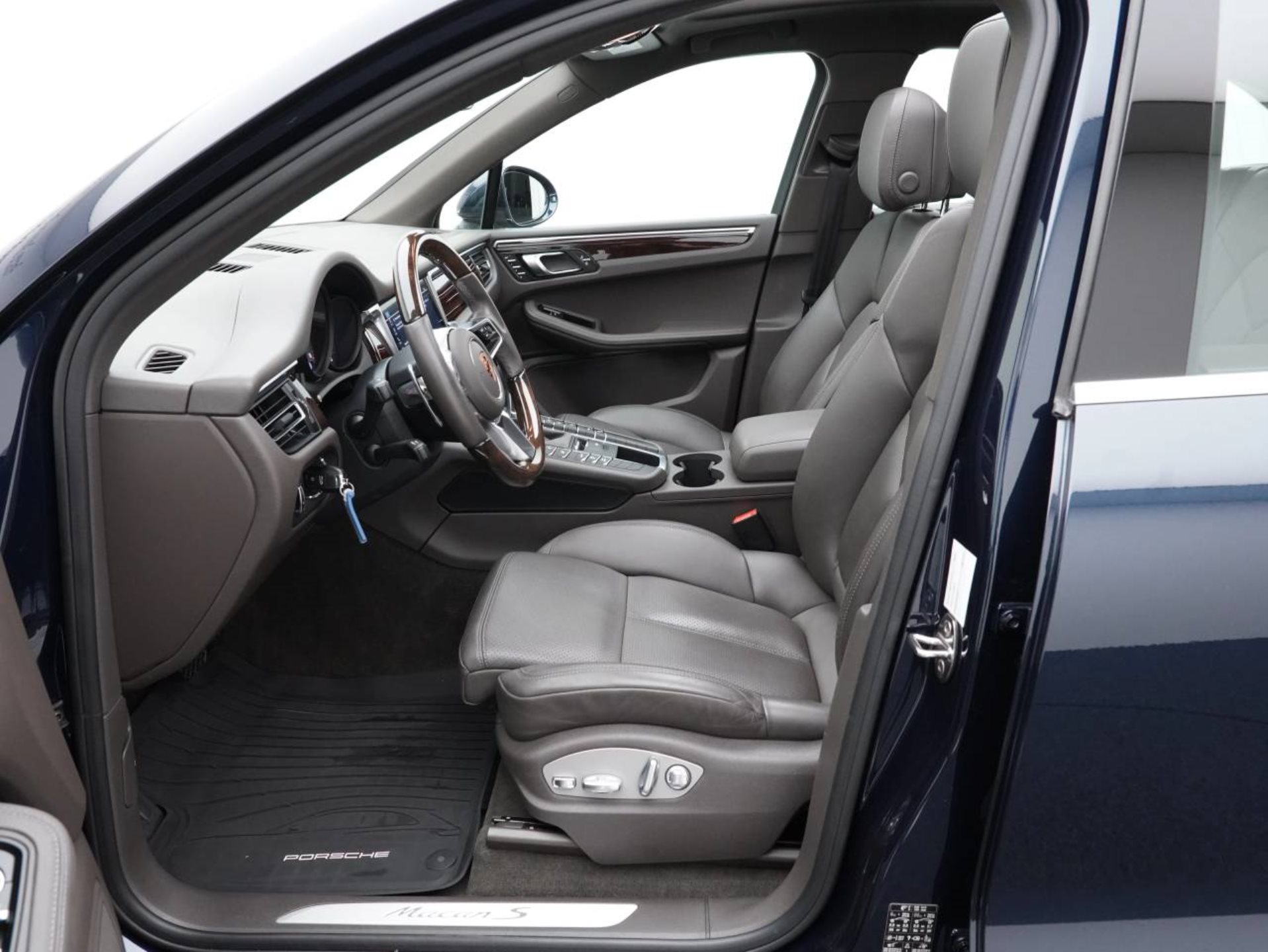 PORSCHE Macan S-image-4
