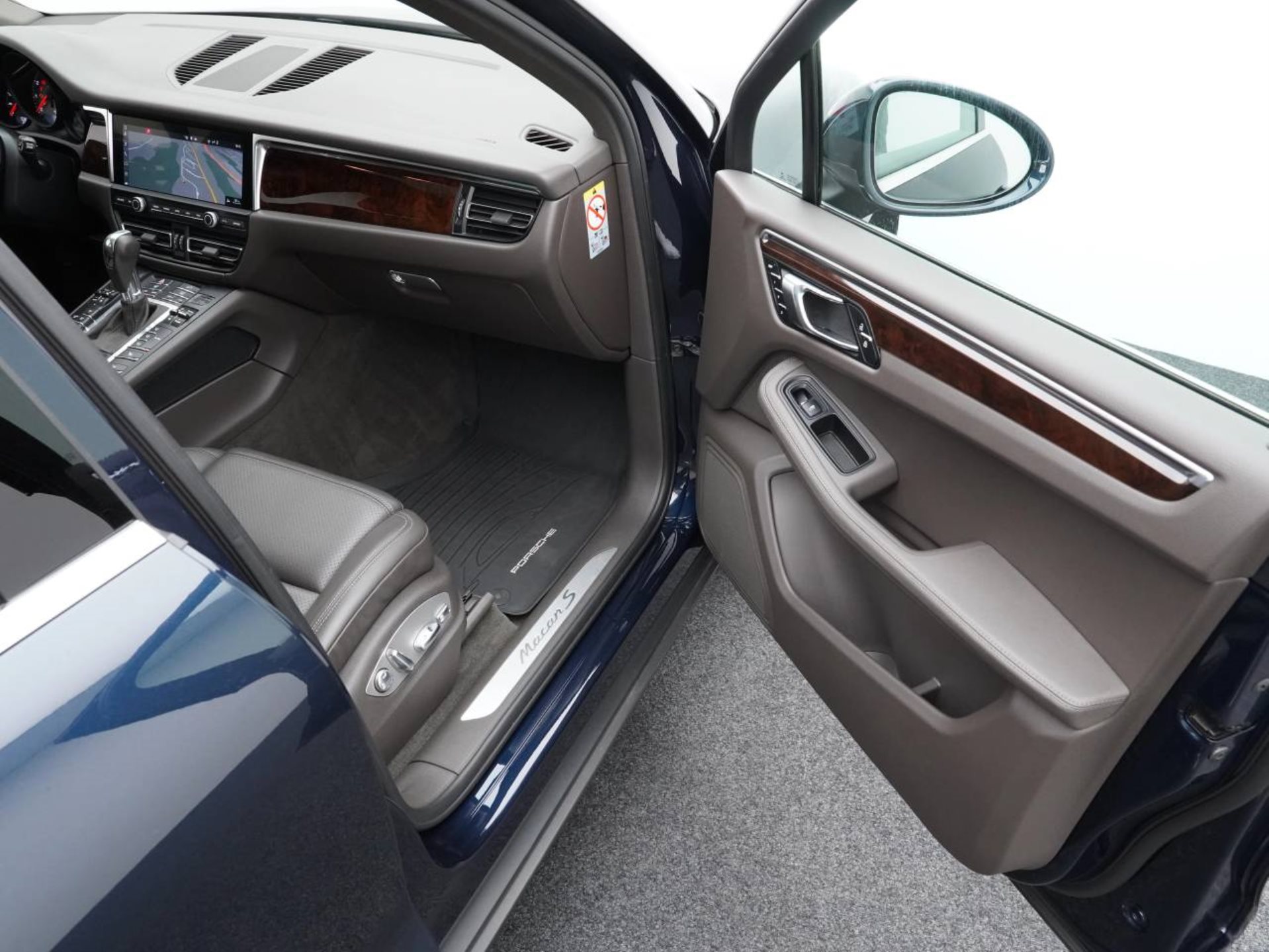 PORSCHE Macan S-image-21