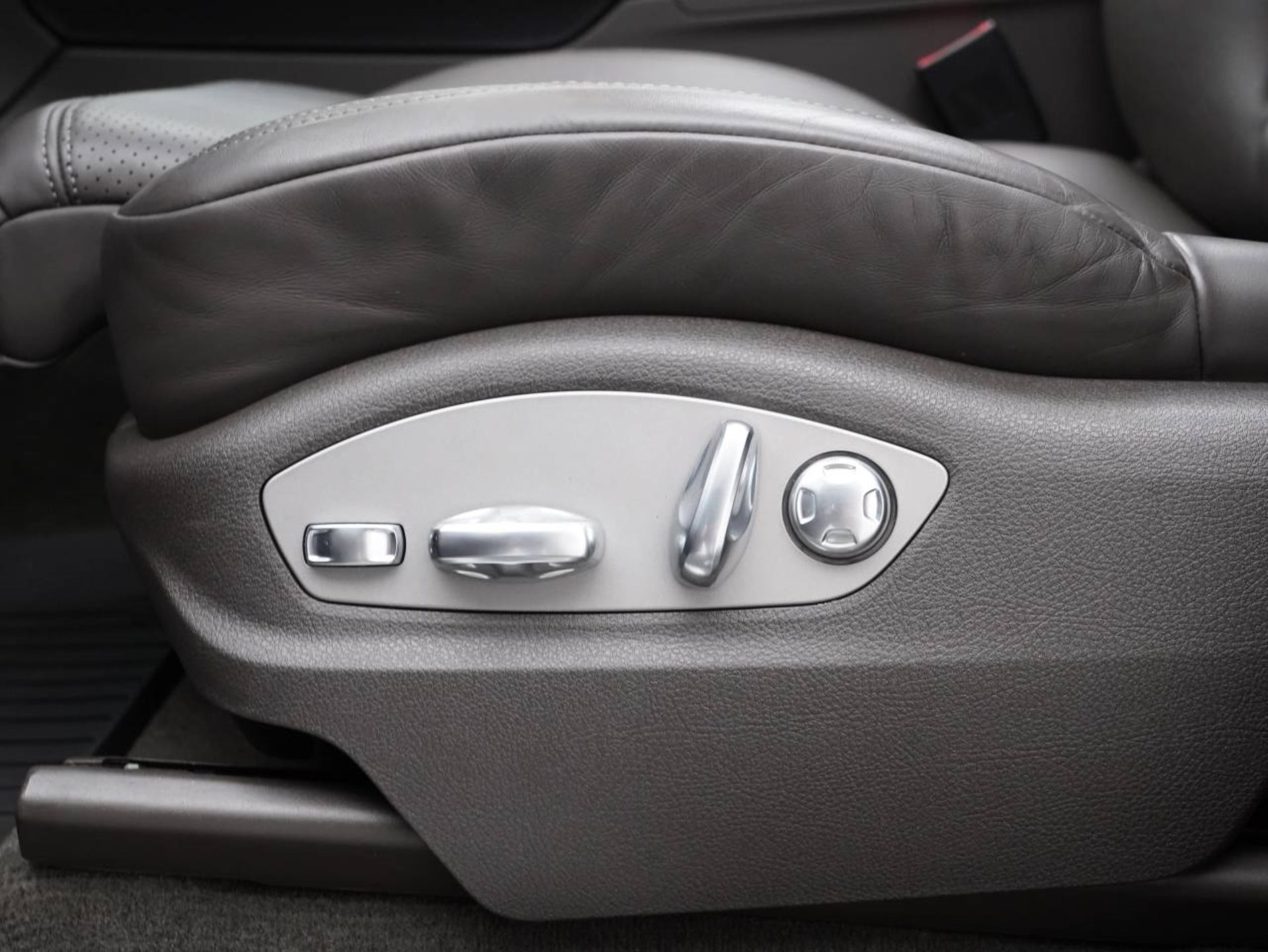 PORSCHE Macan S-image-20