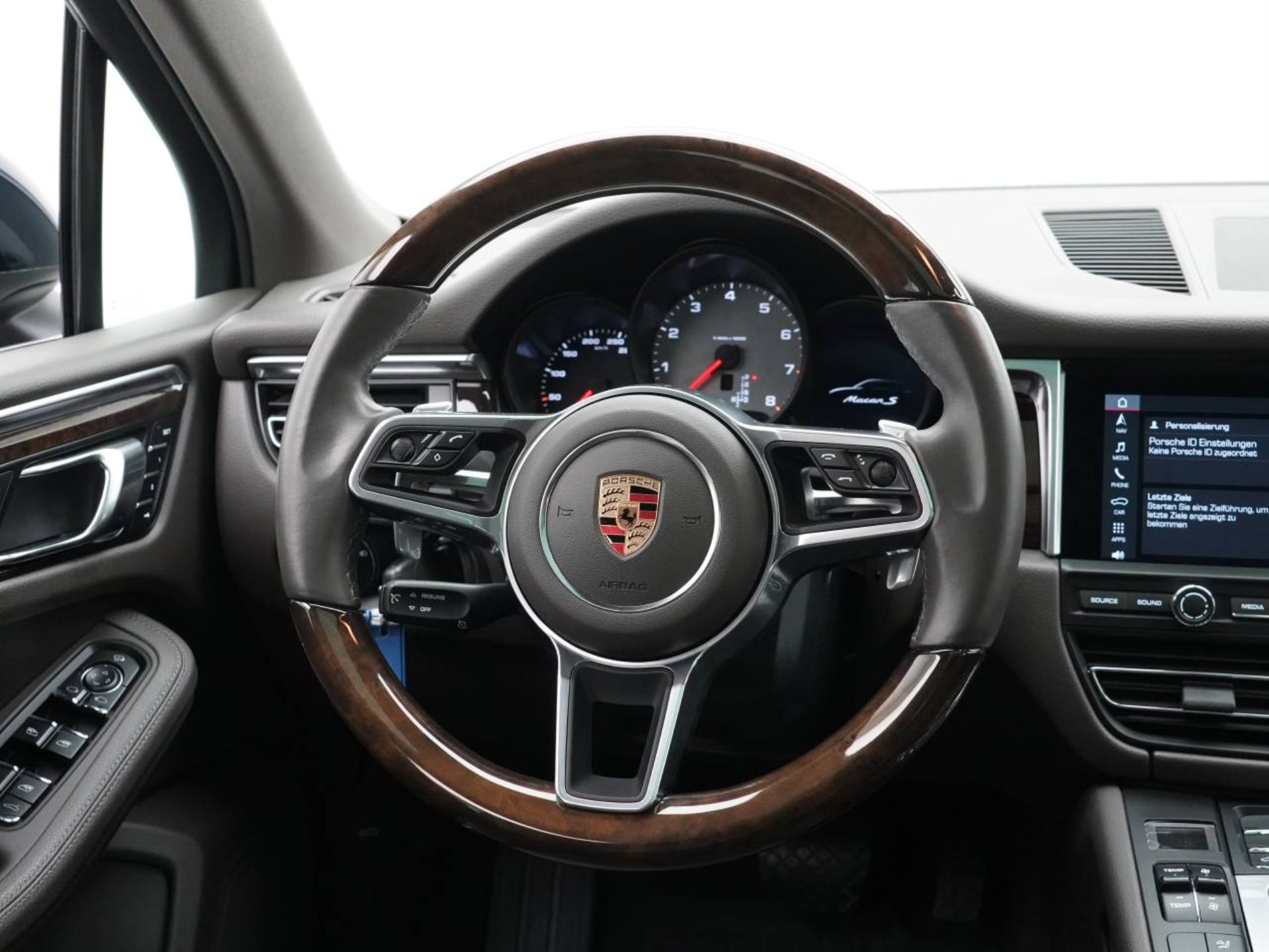PORSCHE Macan S-image-14