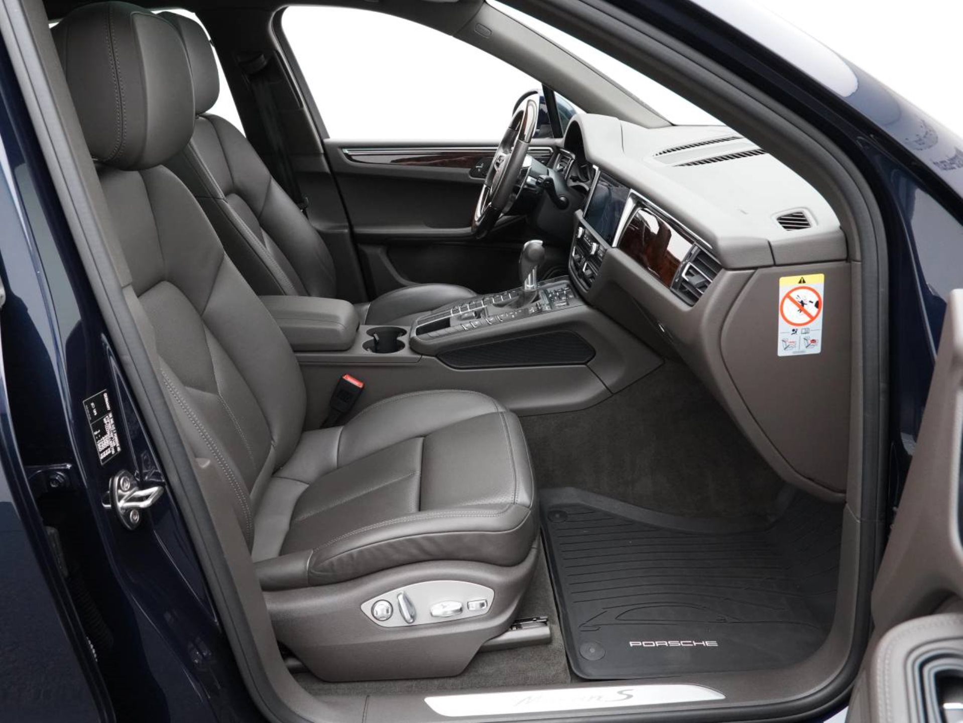 PORSCHE Macan S-image-23