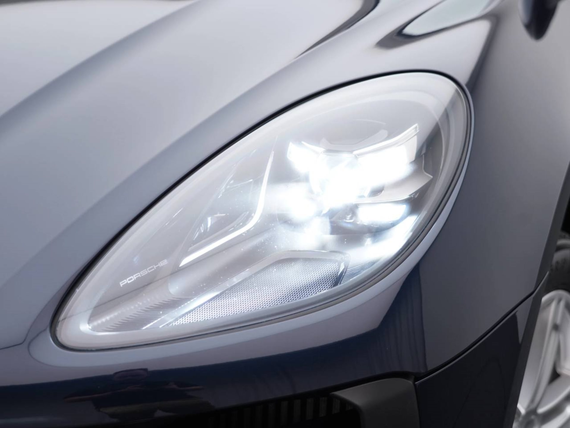 PORSCHE Macan S-image-12