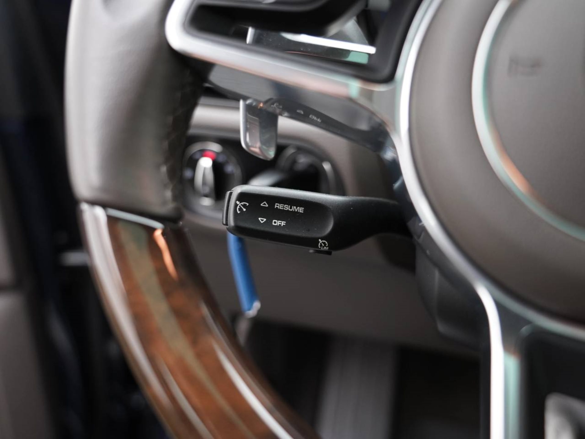 PORSCHE Macan S-image-31
