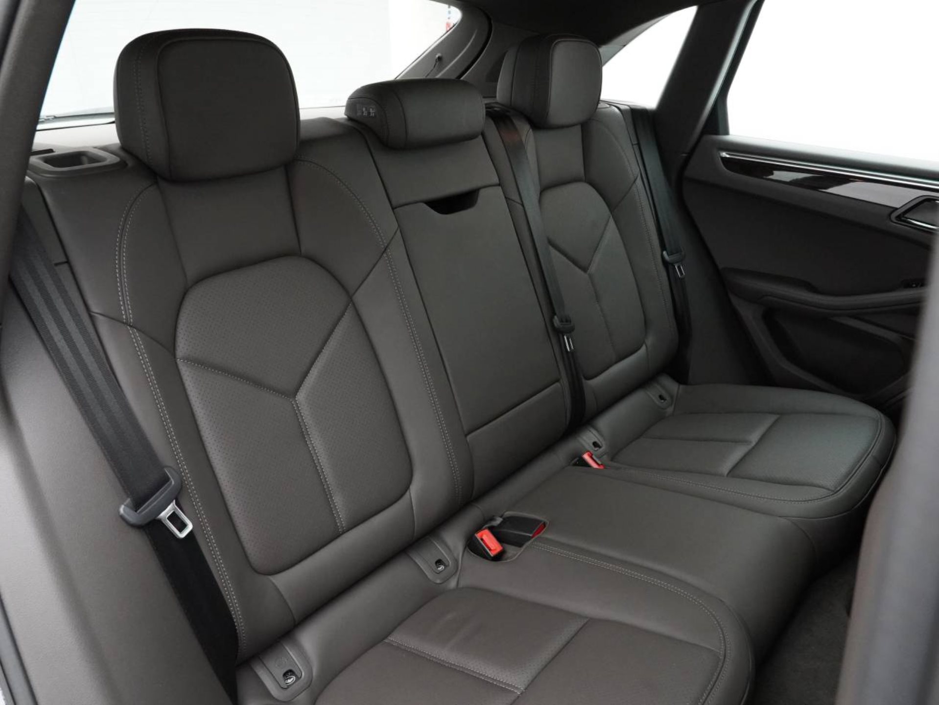 PORSCHE Macan S-image-28