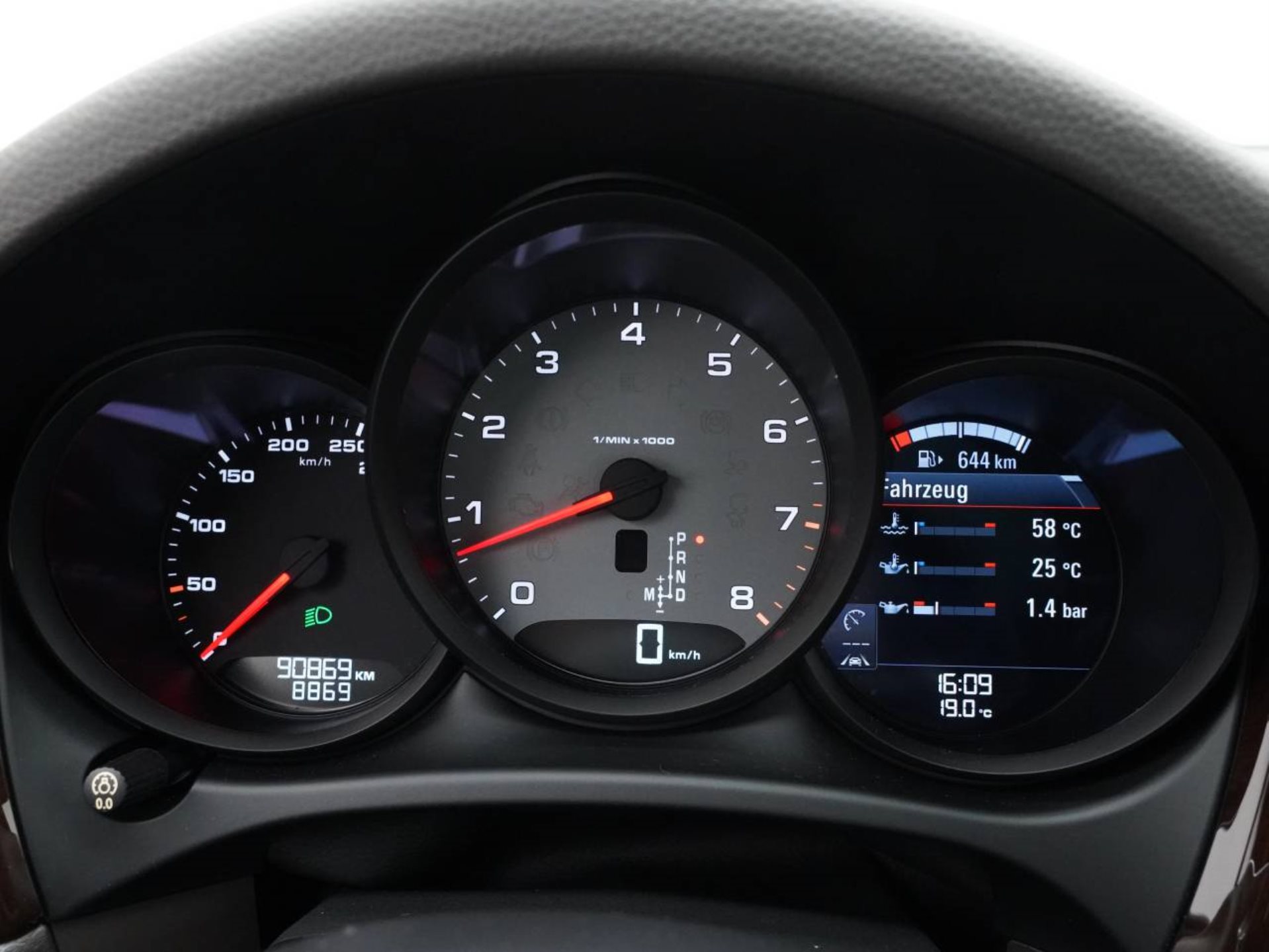 PORSCHE Macan S-image-15