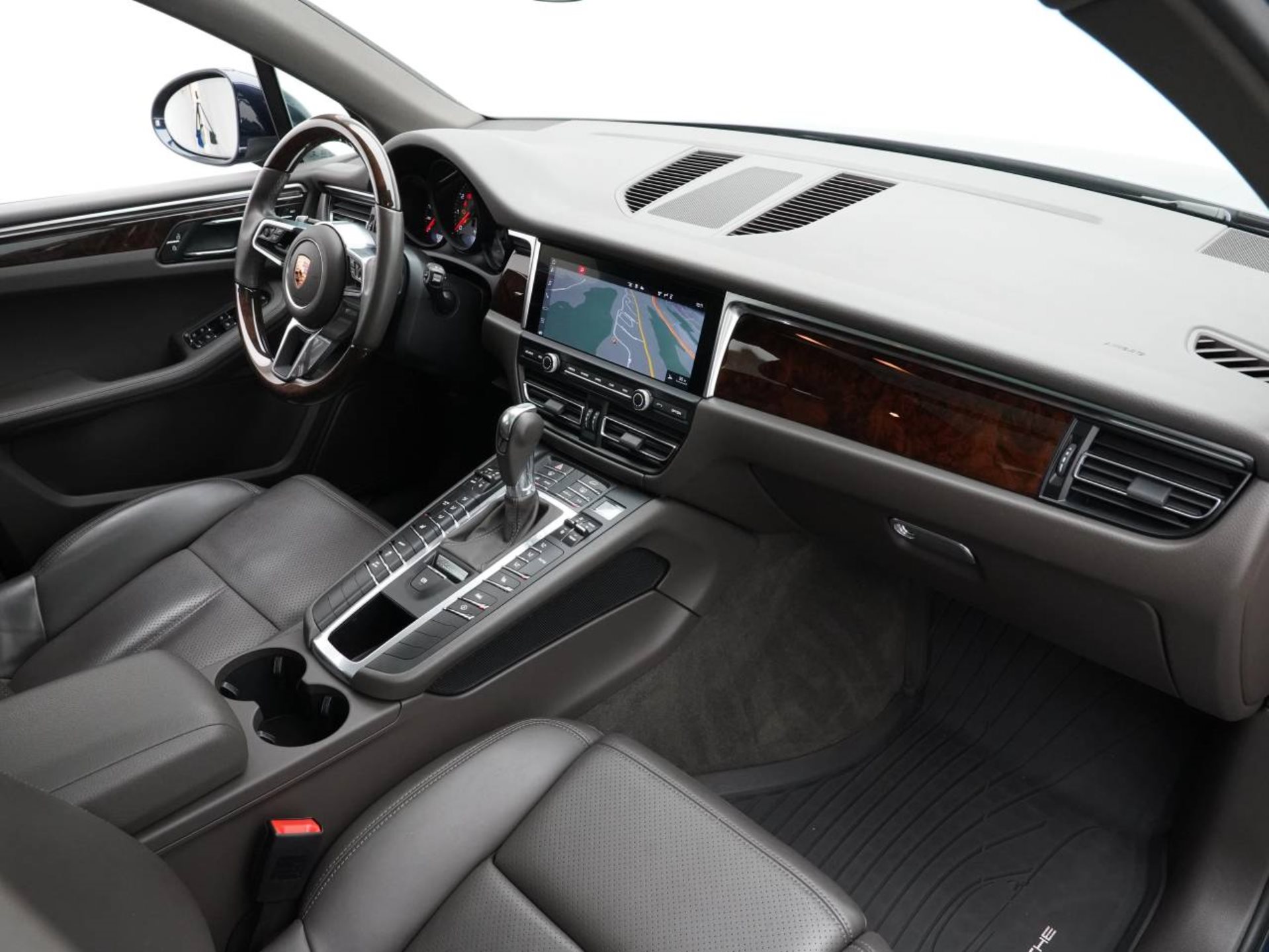 PORSCHE Macan S-image-22