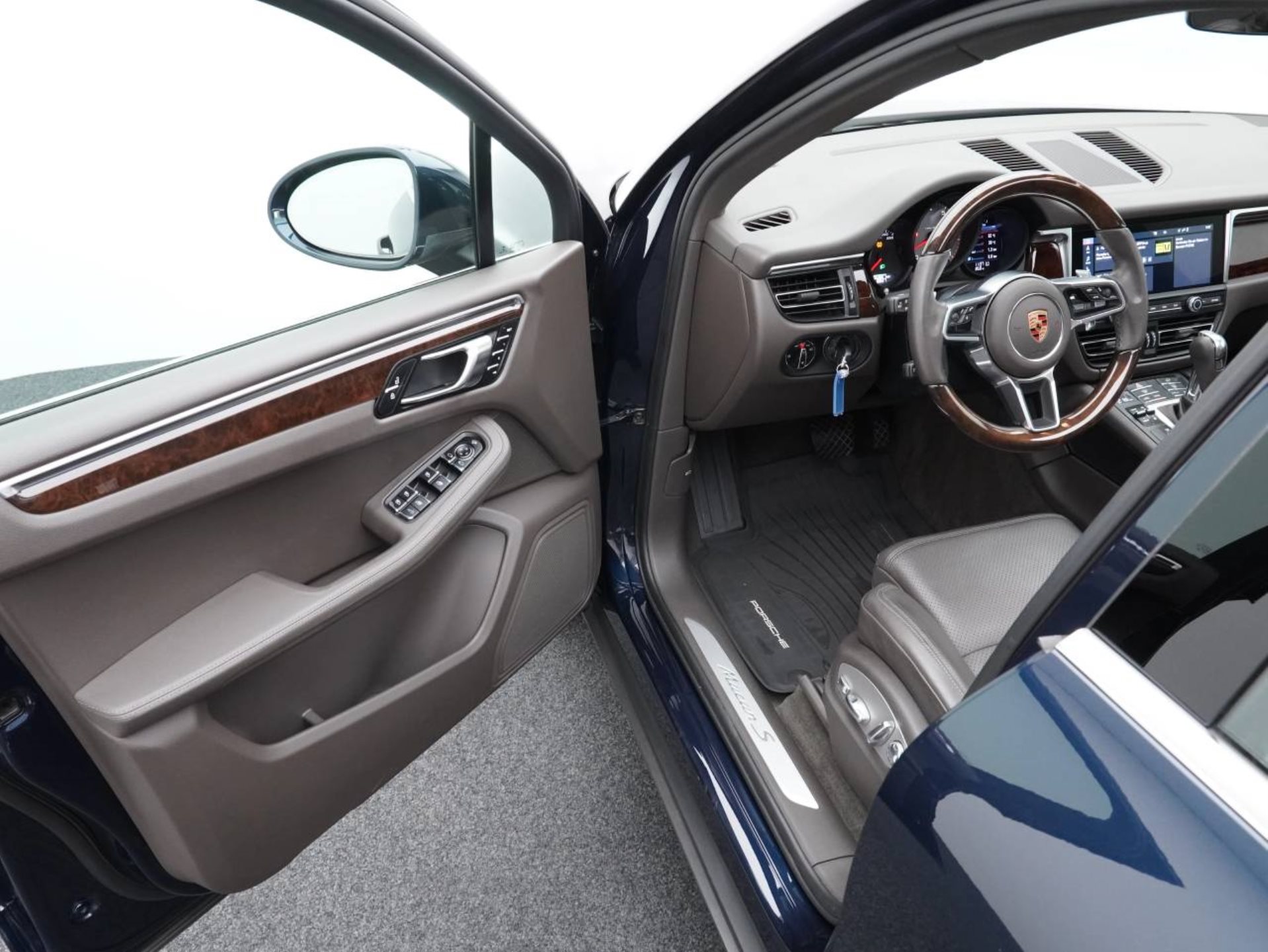 PORSCHE Macan S-image-3