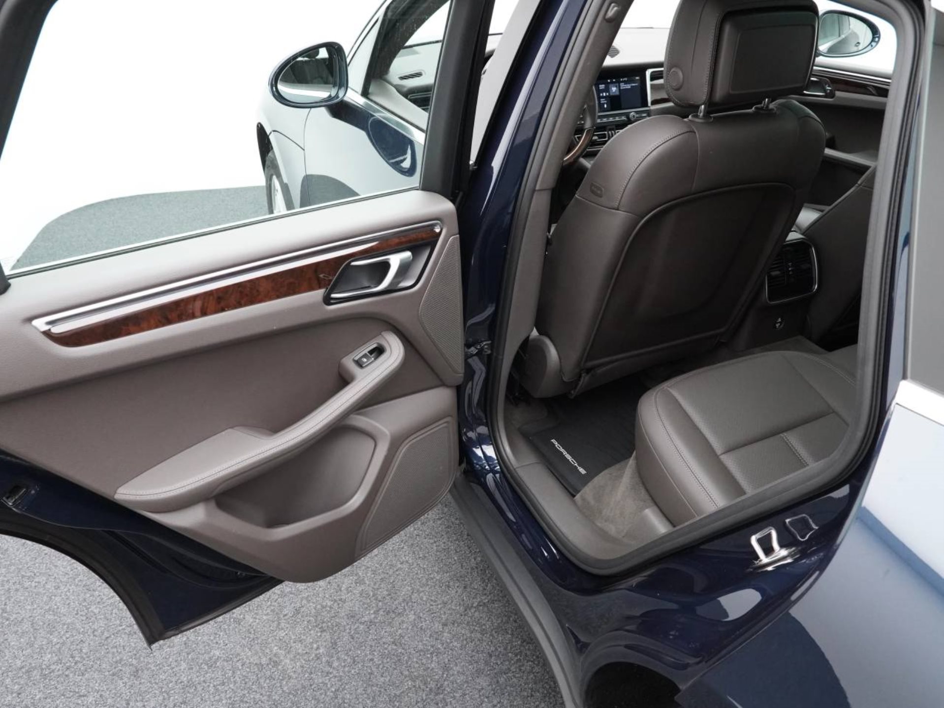 PORSCHE Macan S-image-25