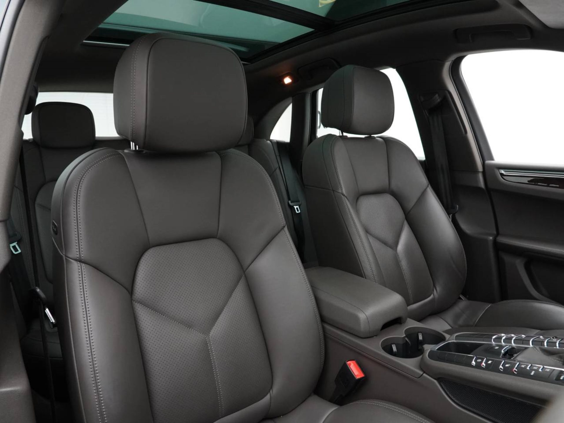 PORSCHE Macan S-image-24