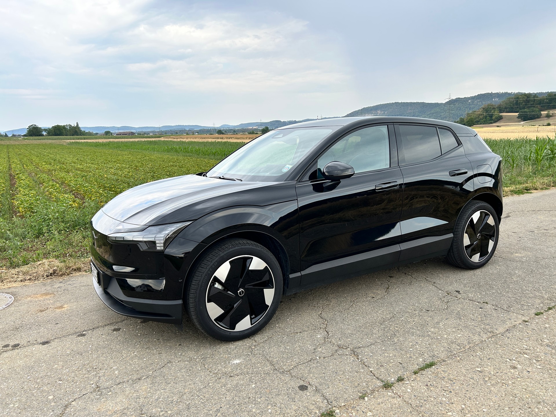 VOLVO EX30 Twin Ultra Performance Sw. Black Ed. AWD-image-0
