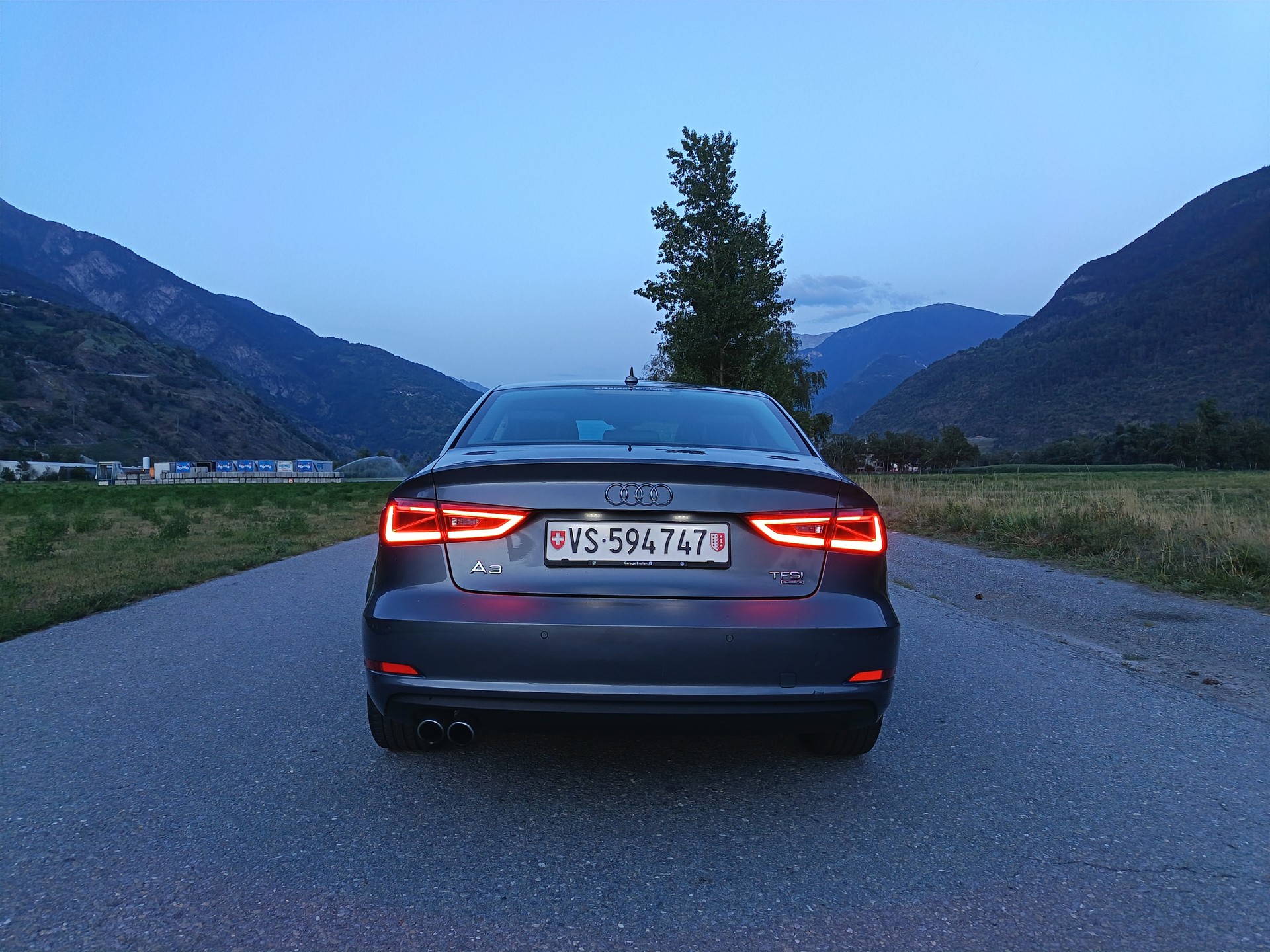 AUDI A3 Limousine 1.8 T FSI Ambiente quattro S-Tronic-image-3