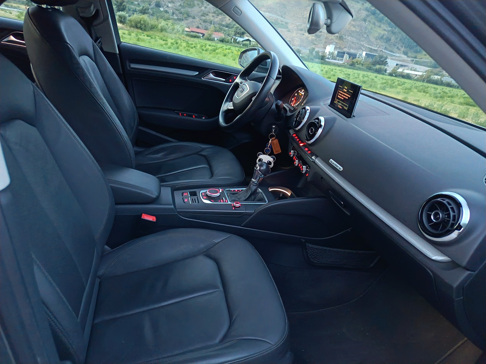 AUDI A3 Limousine 1.8 T FSI Ambiente quattro S-Tronic-image-1