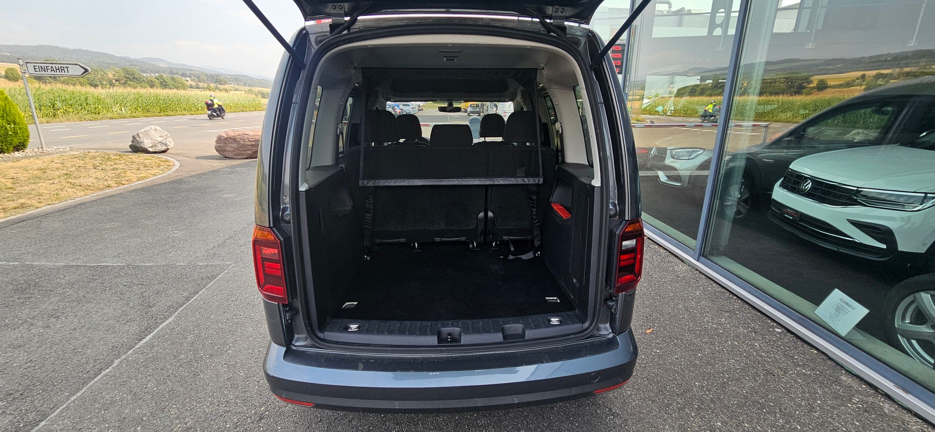 VW Caddy 2.0 TDI Liberty 4M 4Motion DSG-image-12