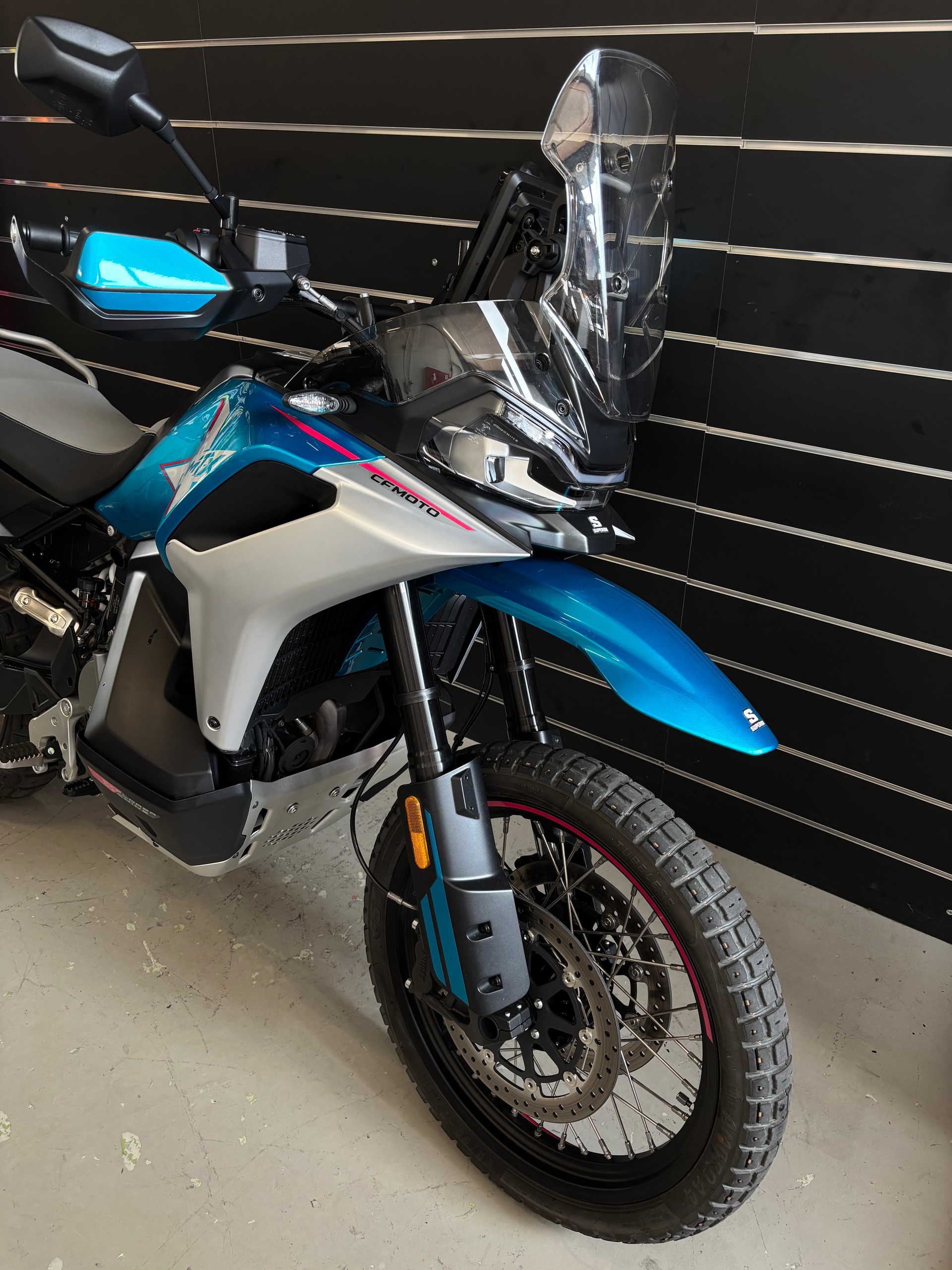 CF MOTO 800MT-X Hoch 870-showroom-element-2