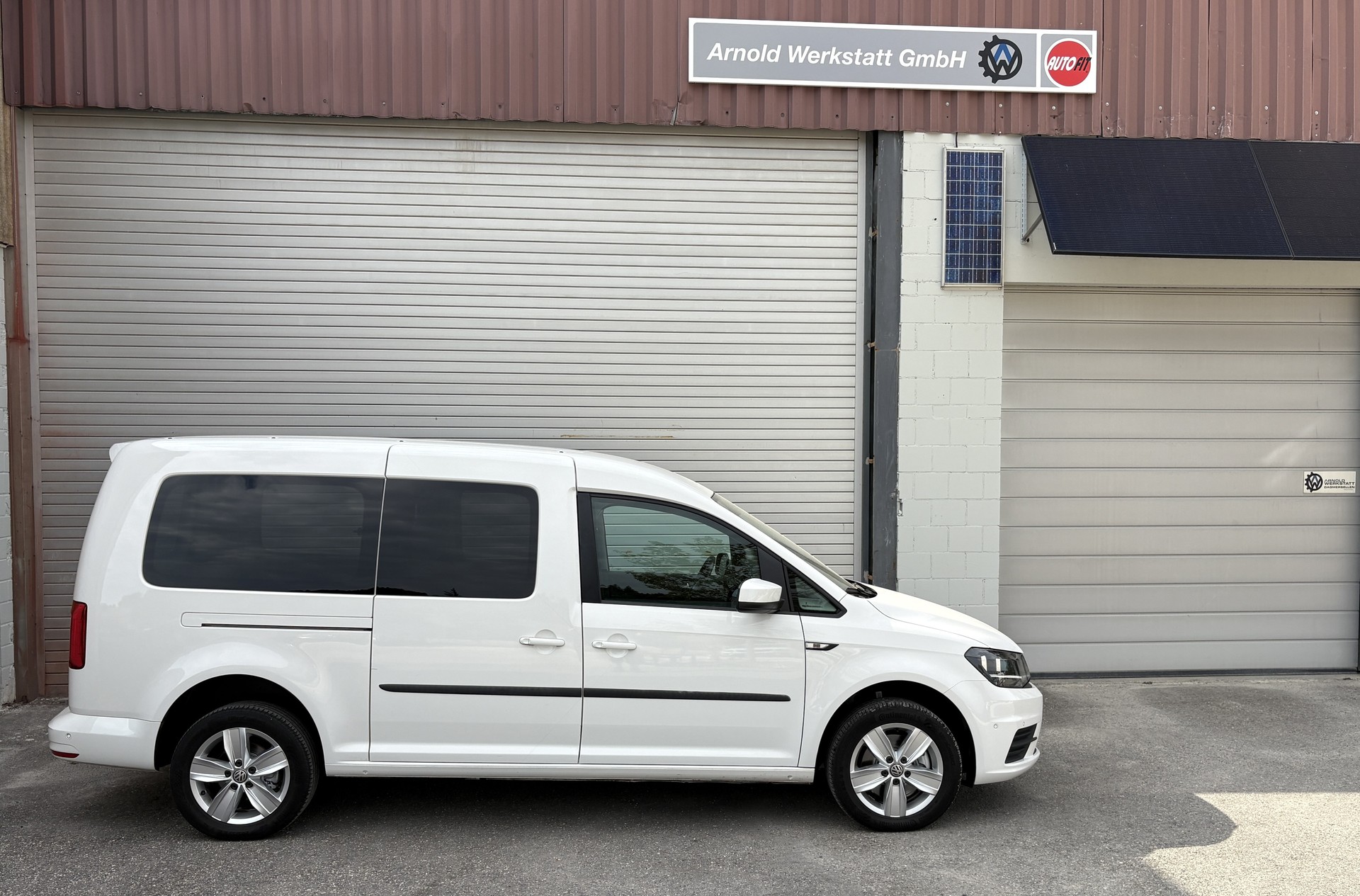 VW Caddy 2.0 TDI Trendline 4Motion DSG-image-1