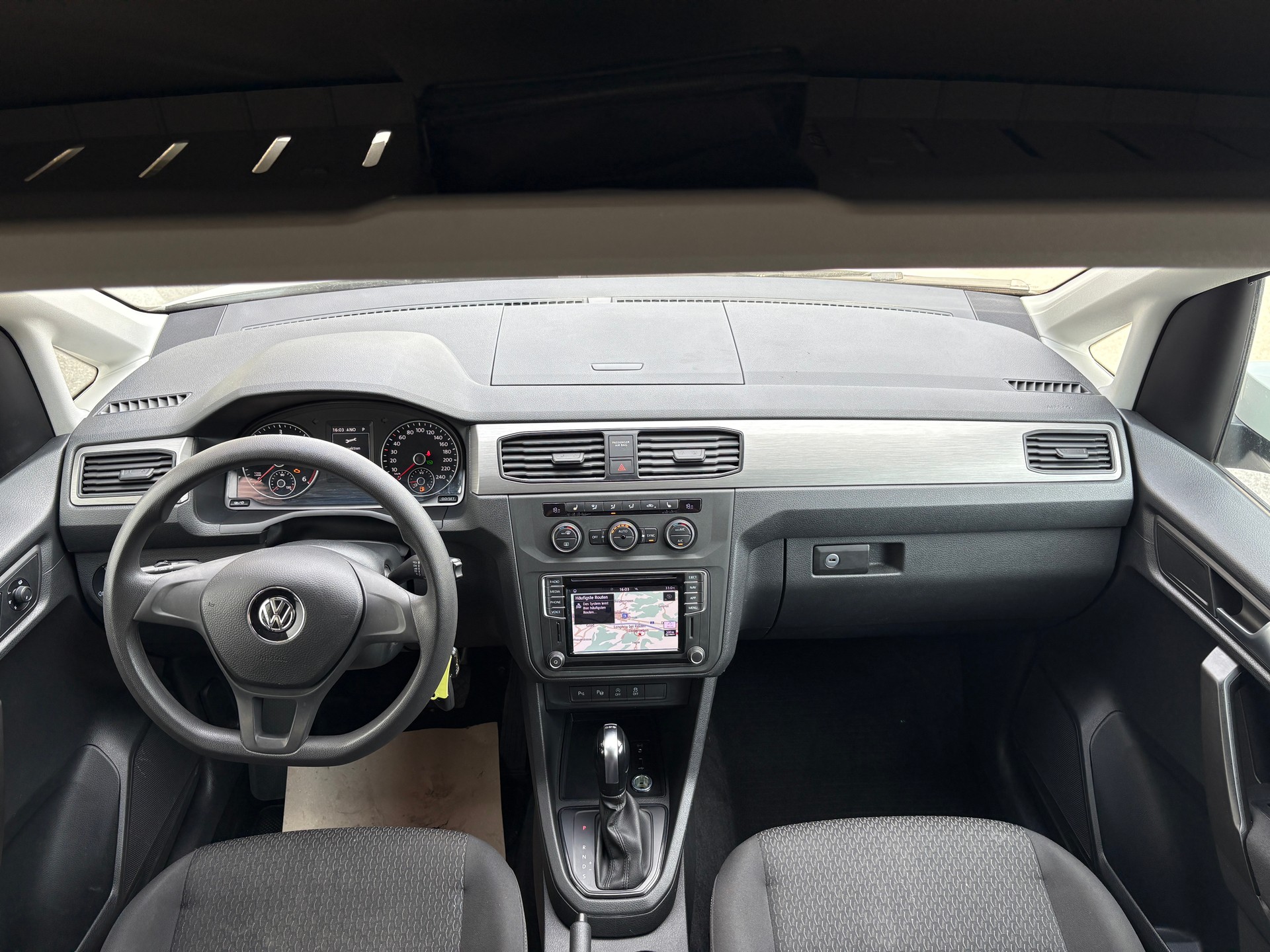 VW Caddy 2.0 TDI Trendline 4Motion DSG-image-6