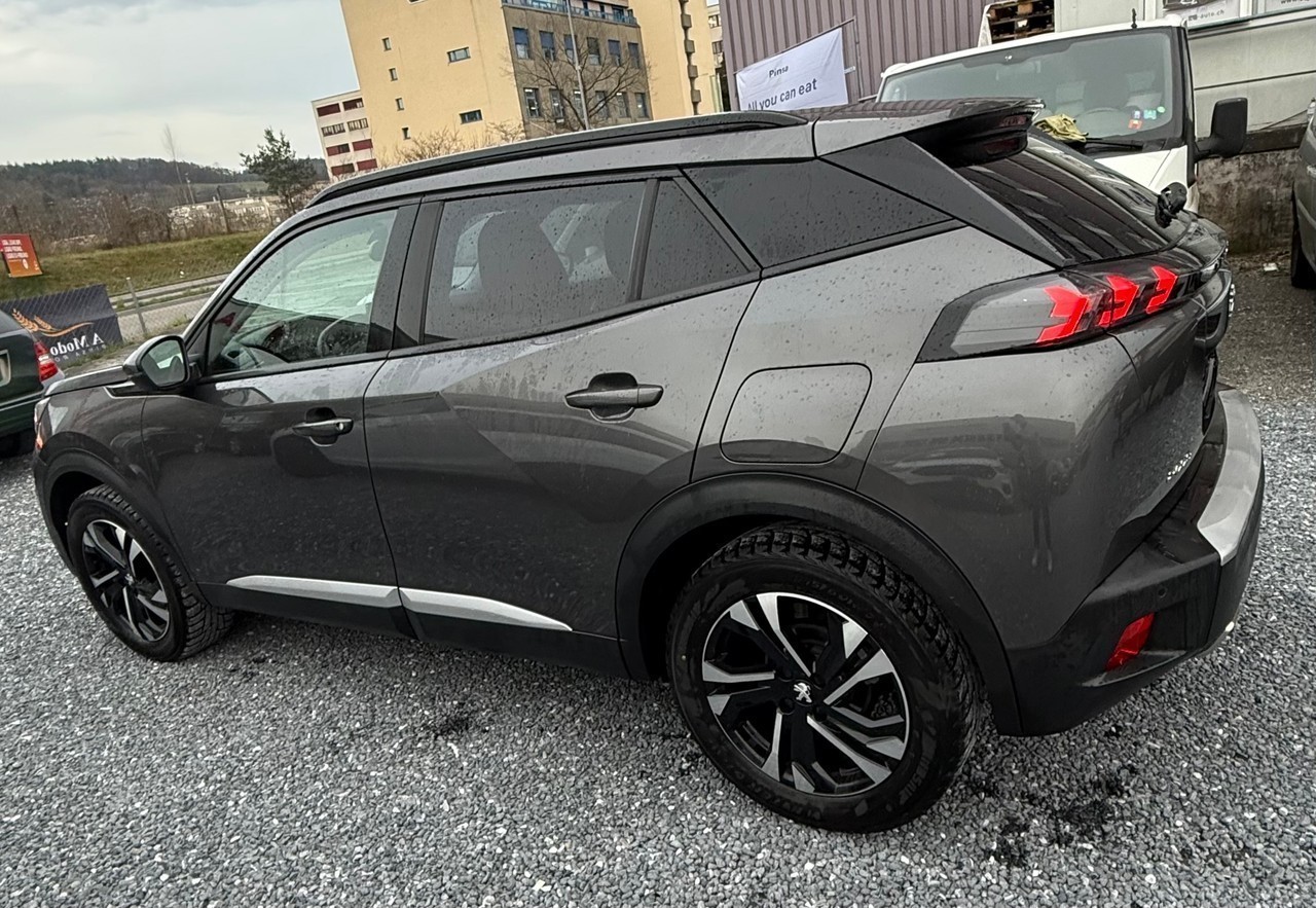 PEUGEOT 2008 1.2 PureTech GT Pack EAT8-image-5